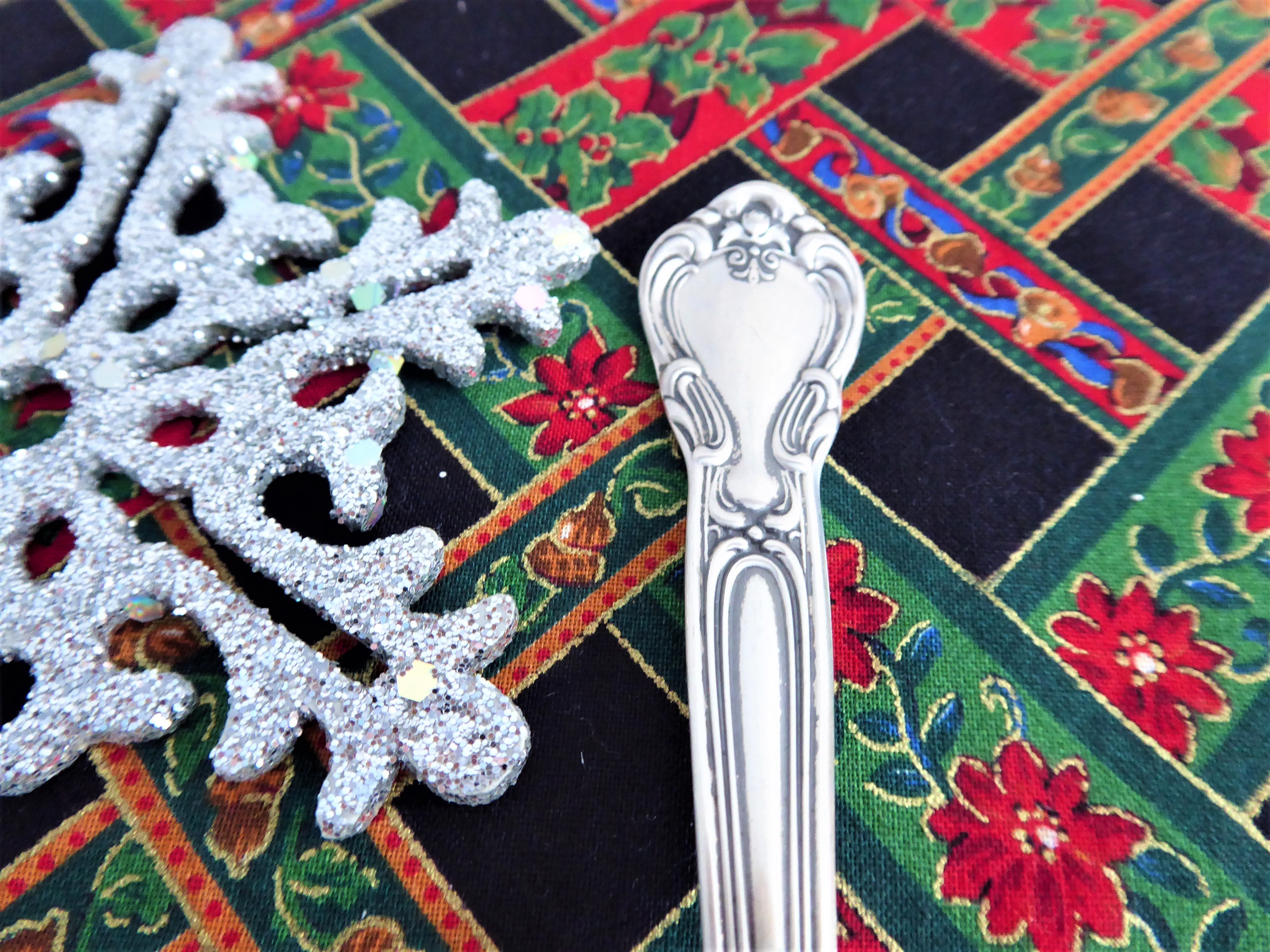 Gorham Chantilly Sterling Silver Serving Spoon with 2002 Christmas Snowflake Design - Perfect for Holiday Tea Parties & Festive Gatherings