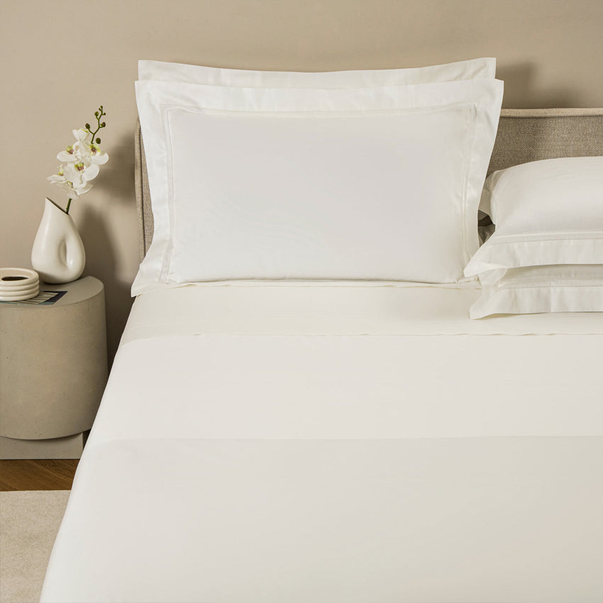 Frette Doppio Ajour Luxury Bedding Set - Queen Size White Duvet Cover & Pillowcases - Breathable & Soft Cotton for Ultimate Comfort - Perfect for Master Bedrooms & Guest Rooms