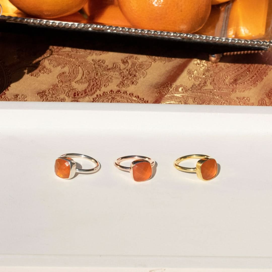 Exquisite Carnelian Cocktail Ring in 14K Gold - Elegant Statement Jewelry for Evening Parties & Special Occasions