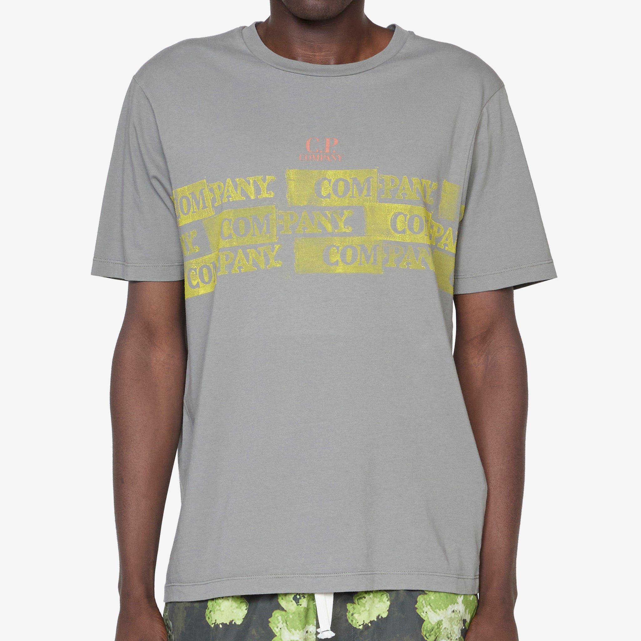 24/1 Jersey Horizontal Logo T-Shirt in Smoked Pearl - Comfortable Casual Wear for Everyday Outfits & Street Style