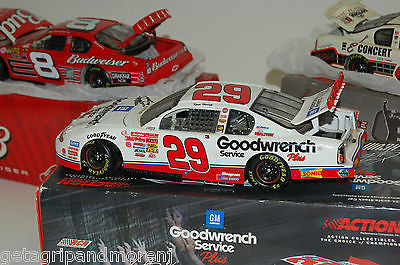 NASCAR 1:24 Scale Die Cast Stock Car Model - Collectible Racing Replica for Display & Gift - Perfect for Racing Fans, Office Decor, and Home Collection