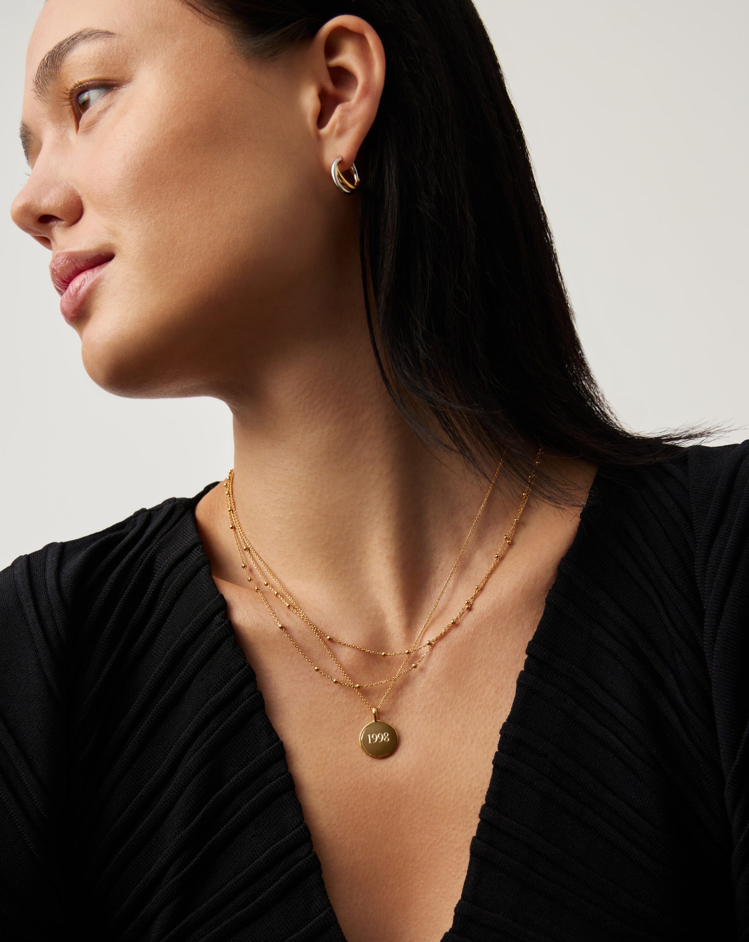 Personalized Engravable Round Necklace for Women - Custom Name Initial Pendant Jewelry Gift for Mom, Wife, Girlfriend - Perfect for Anniversaries, Birthdays & Valentine's Day