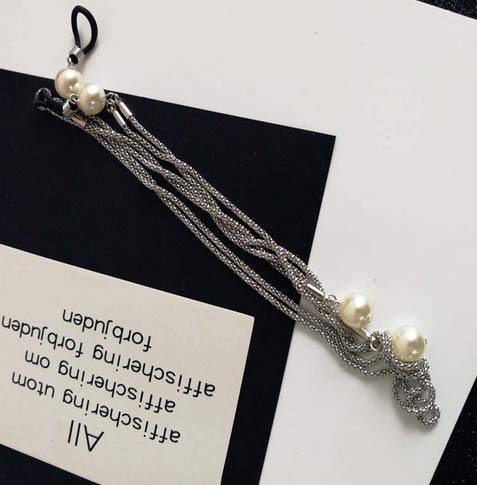 Retro Korean Pearl Fashion Glasses Chain with Metal Rope - Hipster Travel Sunglasses Necklace & Eyeglass Holder for Women & Men | Perfect for Reading, Travel, and Stylish Accessories