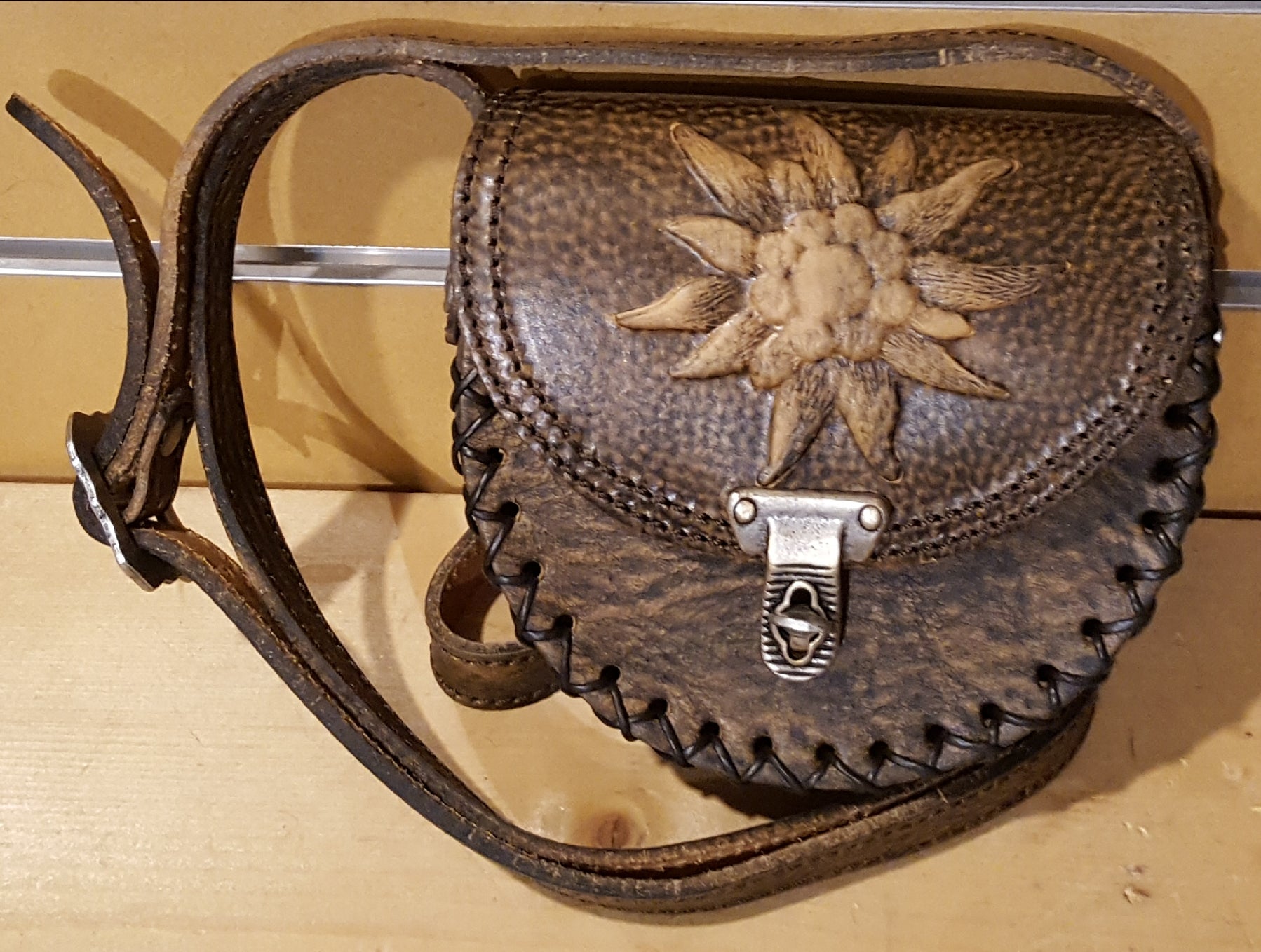 Mini Hand-Stitched Edelweiss Leather Handbag for Women - Elegant Crossbody Purse for Daily Use, Travel & Special Occasions