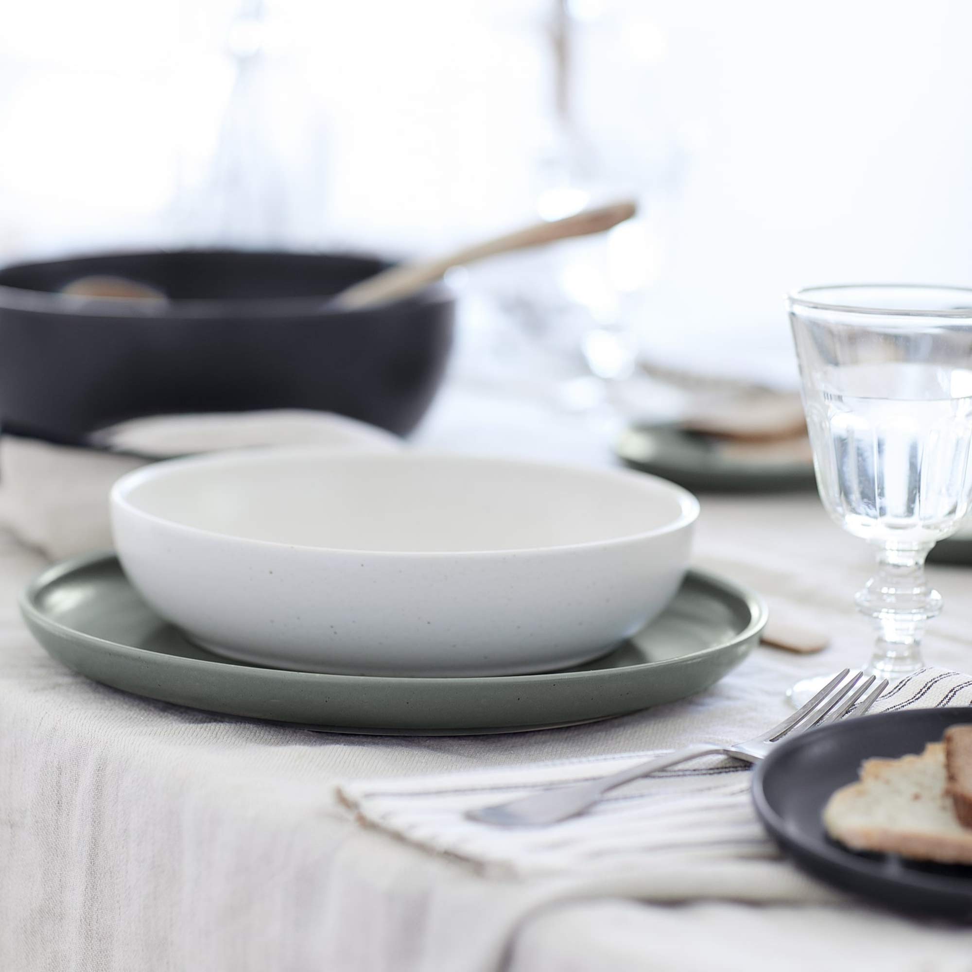 Casafina Ceramic Stoneware Soup & Pasta Bowl - Pacifica Collection, Vanilla | Microwave & Dishwasher Safe Dinnerware Set | Food Safe Glazing | Restaurant Quality Tableware for Home, Restaurant & Catering Use