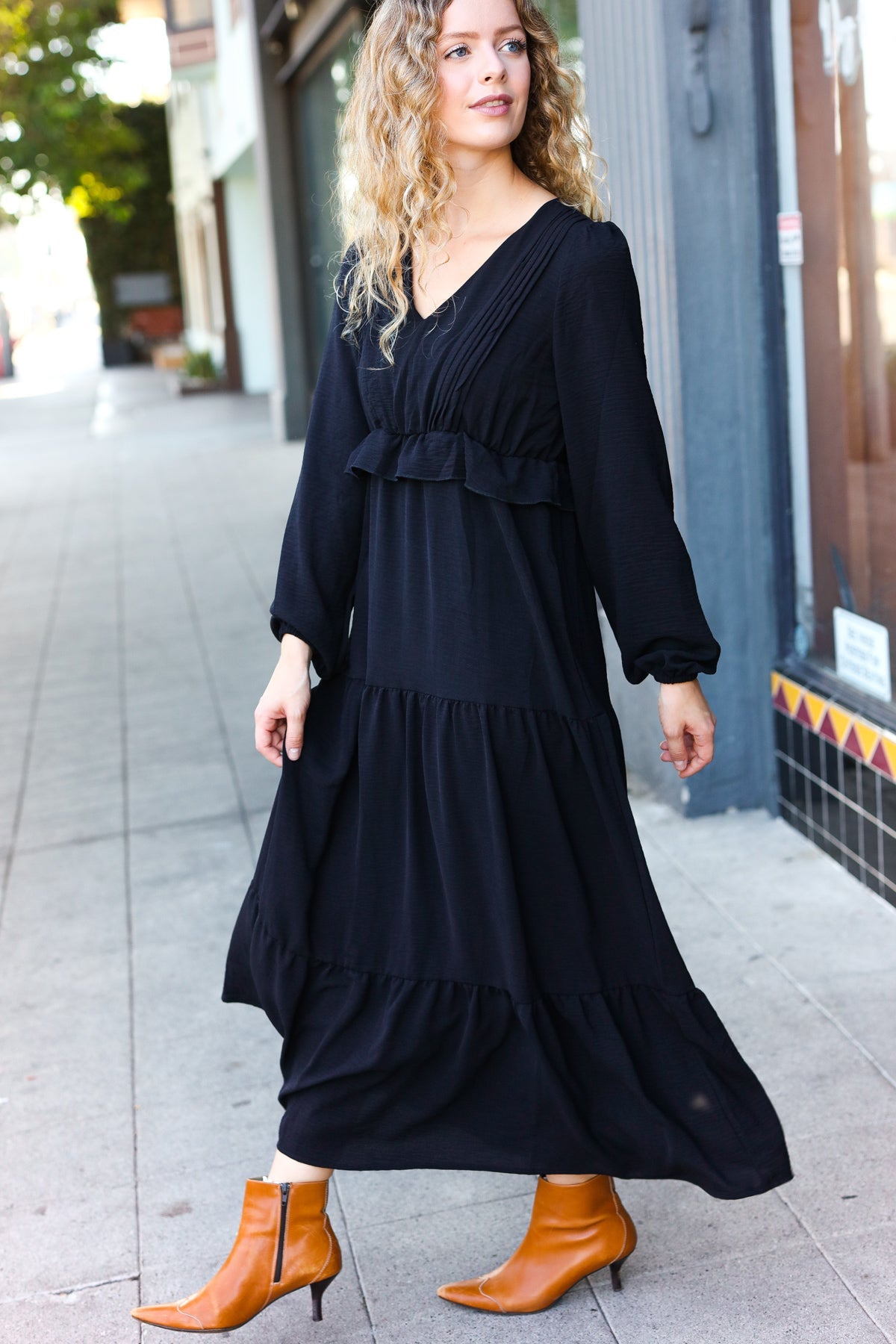 Elegant Black Pintuck Detail Frill V-Neck Maxi Dress for Women | Summer Beach Wedding Party Formal Evening Gown