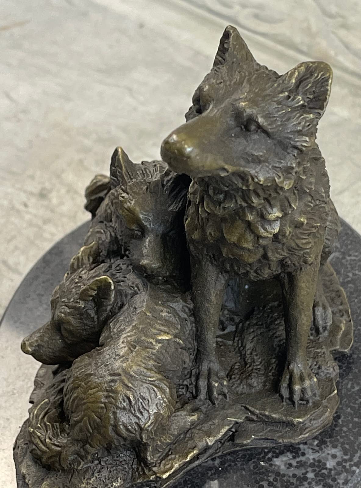 Howl of the Wild Wolf Cast Bronze Garden Statue - European Design Outdoor Decor for Patio, Yard & Garden Landscaping