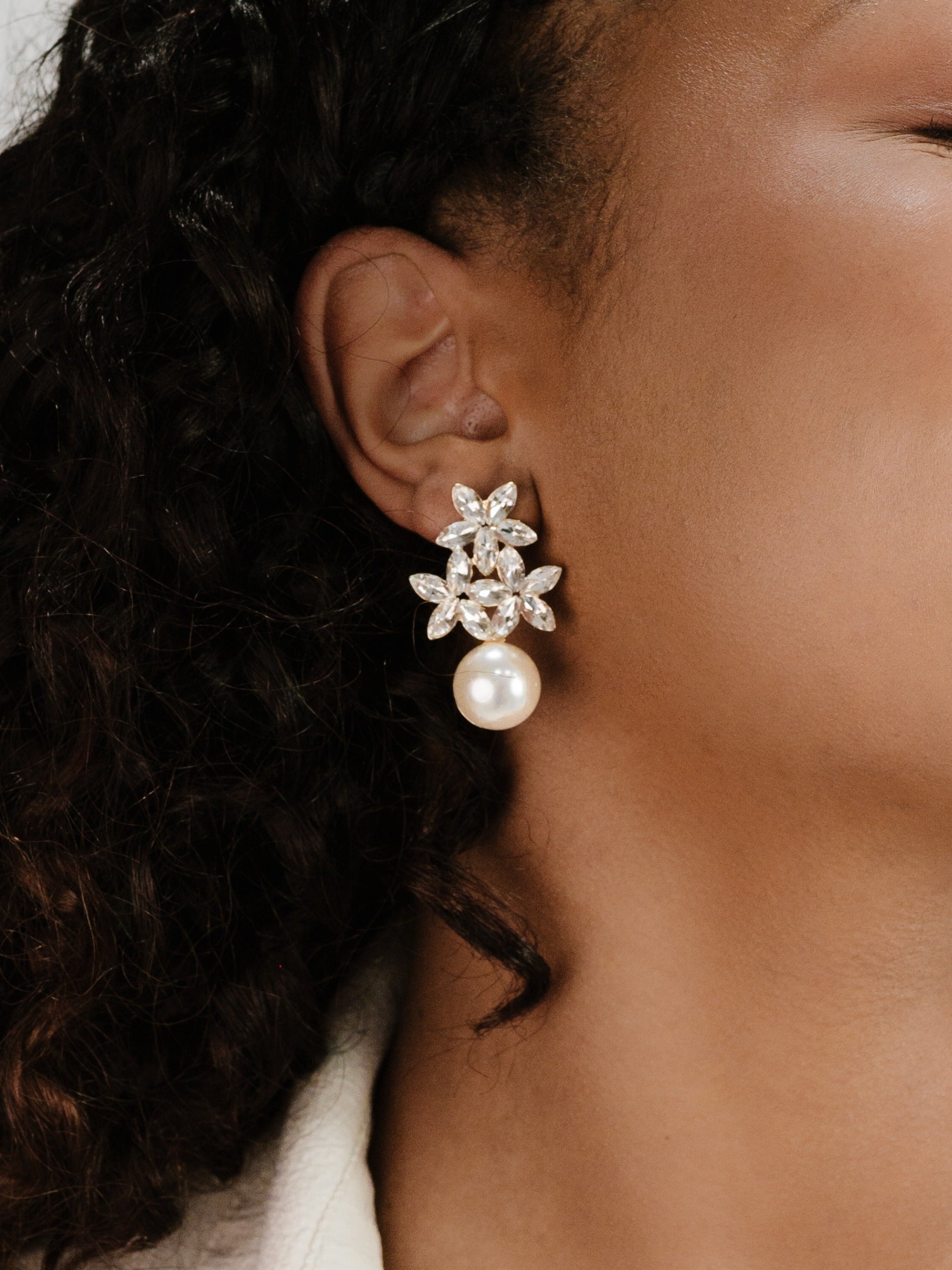 Best Crystal & Pearl Earrings for Women - Elegant Dangle Drop Earrings for Wedding, Party & Special Occasions