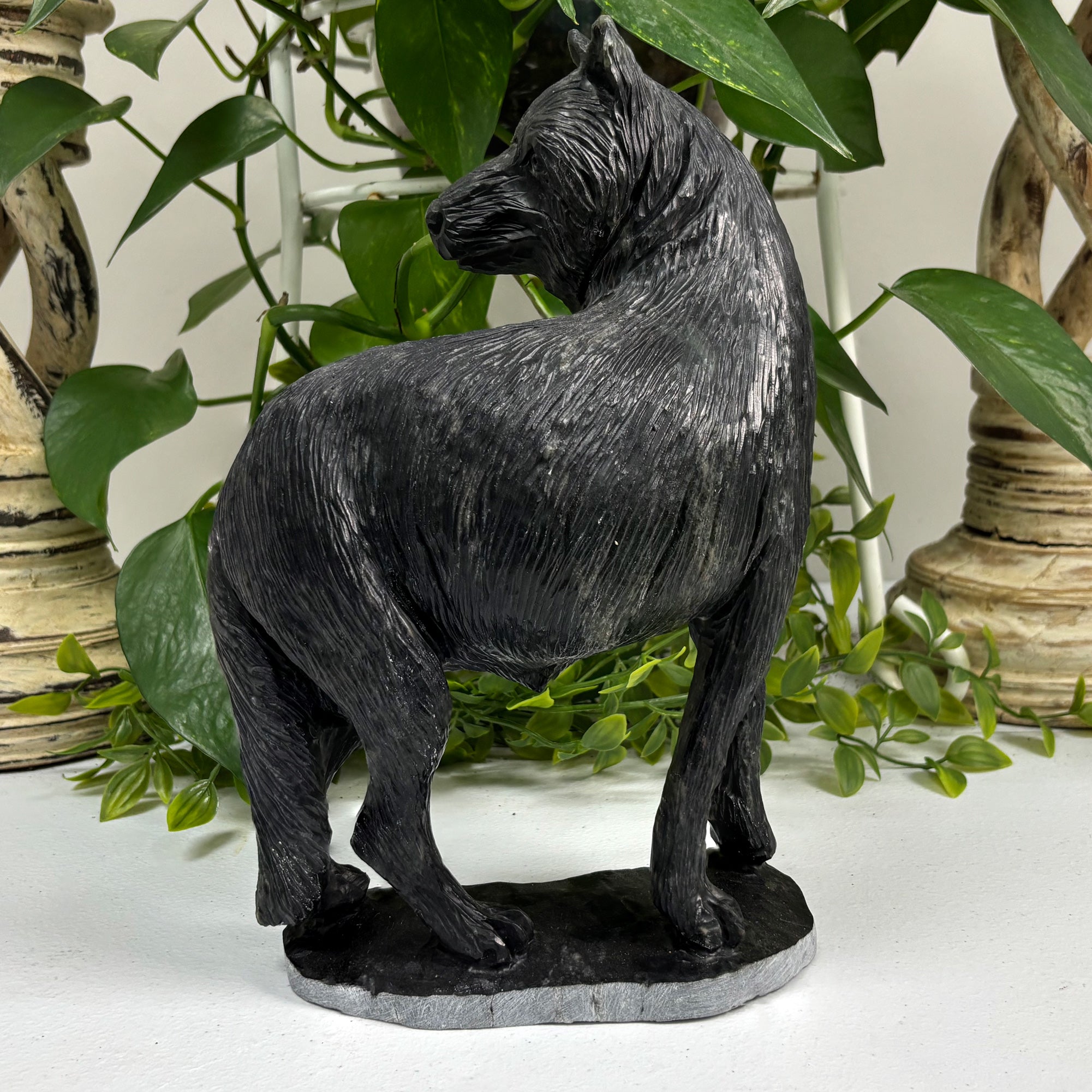 Hand Carved Wolf Serpentine Gemstone Figurine - Natural Crystal Animal Statue for Collectors, Home Décor & Spiritual Healing | Perfect for Office Desk, Meditation Space & Gift Giving RAN478