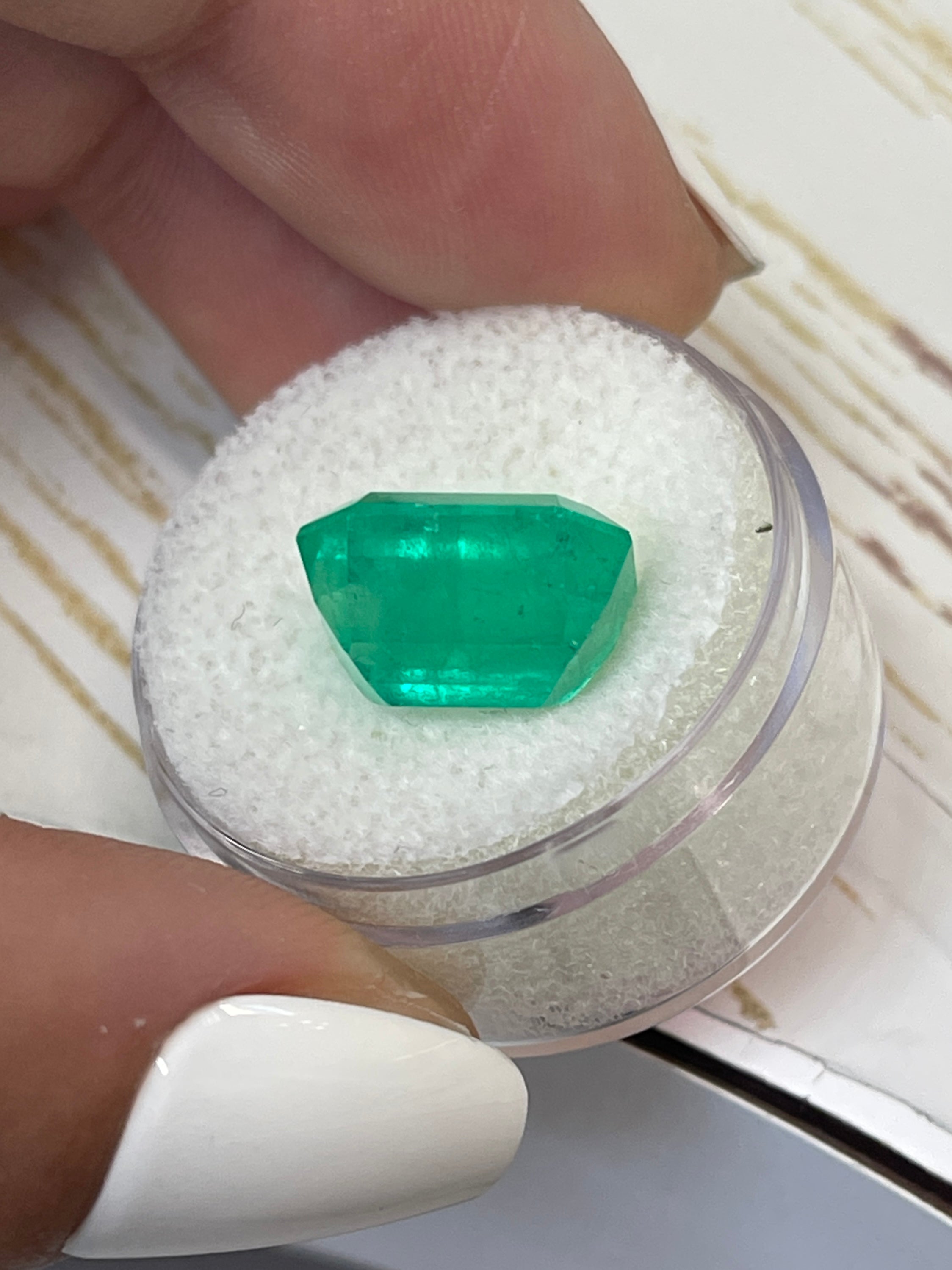 8.46 Carat 13x11mm Natural Colombian Emerald Gemstone - Classic Green Emerald Cut Loose Stone for Jewelry Making, Engagement Rings & Luxury Gifts