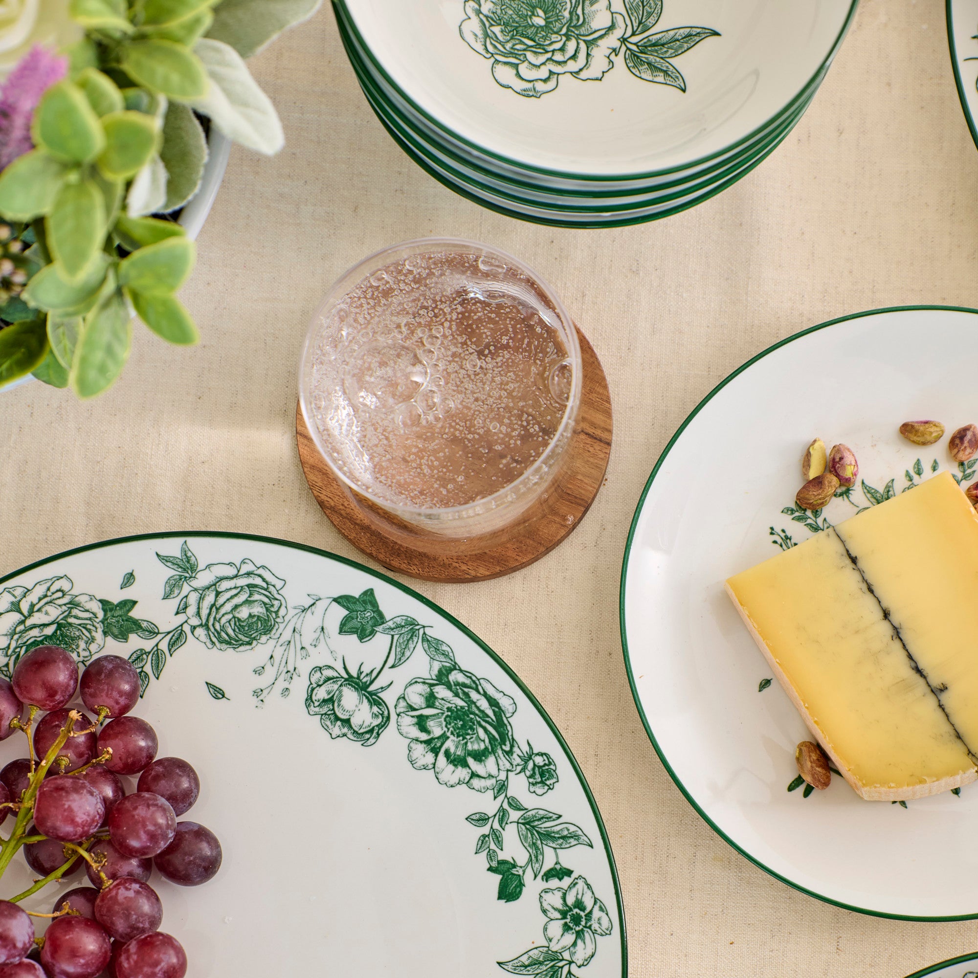 Premium Porcelain Dinnerware Set - Elegant Green Tableware for Fine Dining, Dinner Parties & Home Decor | 16-Piece Set