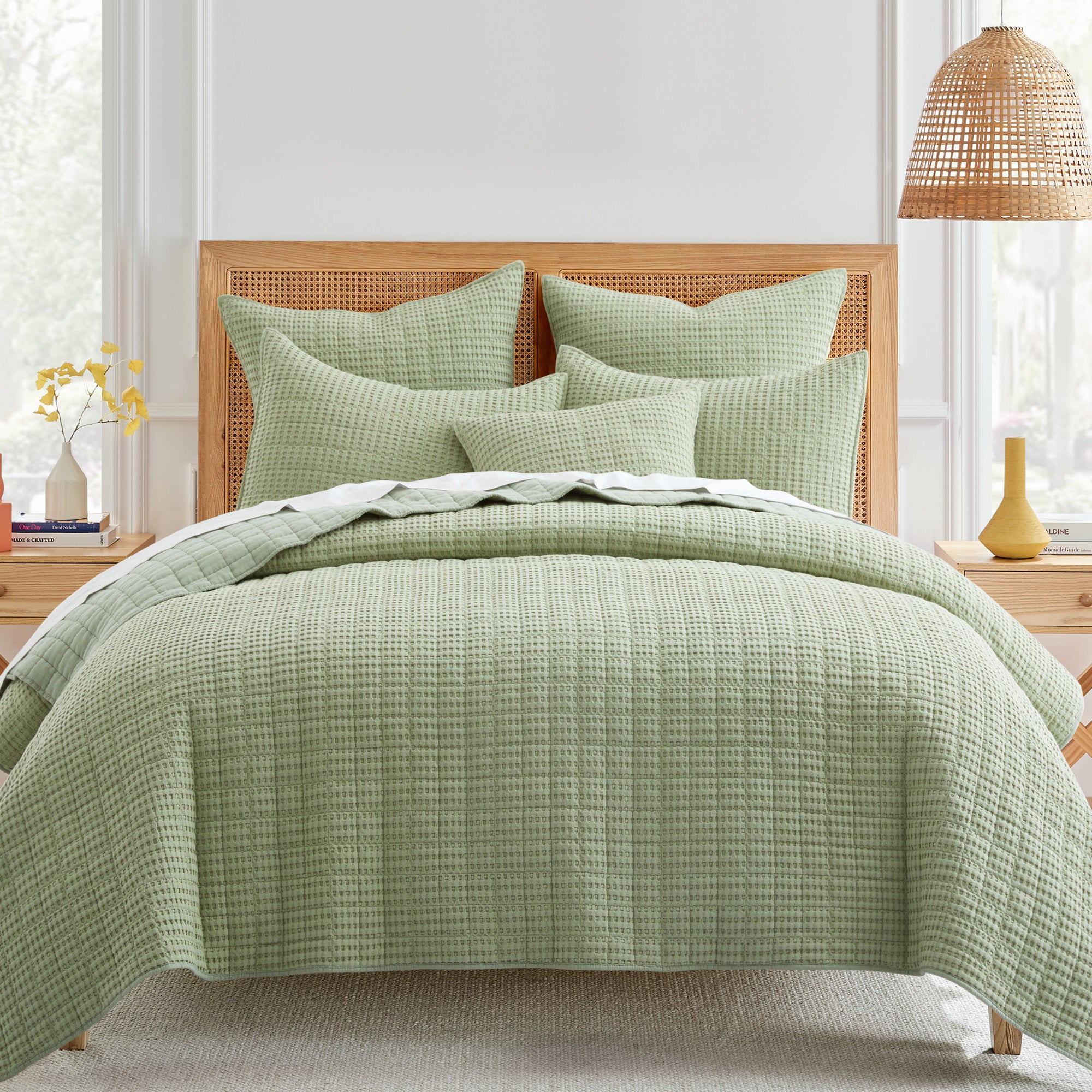Luxury Mills Waffle Quilt Set - Ultra Soft Bedding Collection for Queen/King Size Beds - Perfect for Cozy Bedrooms, Guest Rooms & Hotel Stays