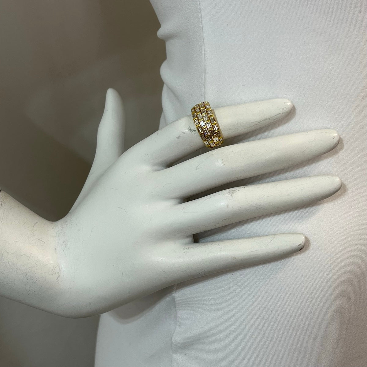 18K Gold Ring with 32 Baguette Diamonds - Elegant Wedding Band, Anniversary Gift for Her, Perfect for Engagement & Special Occasions