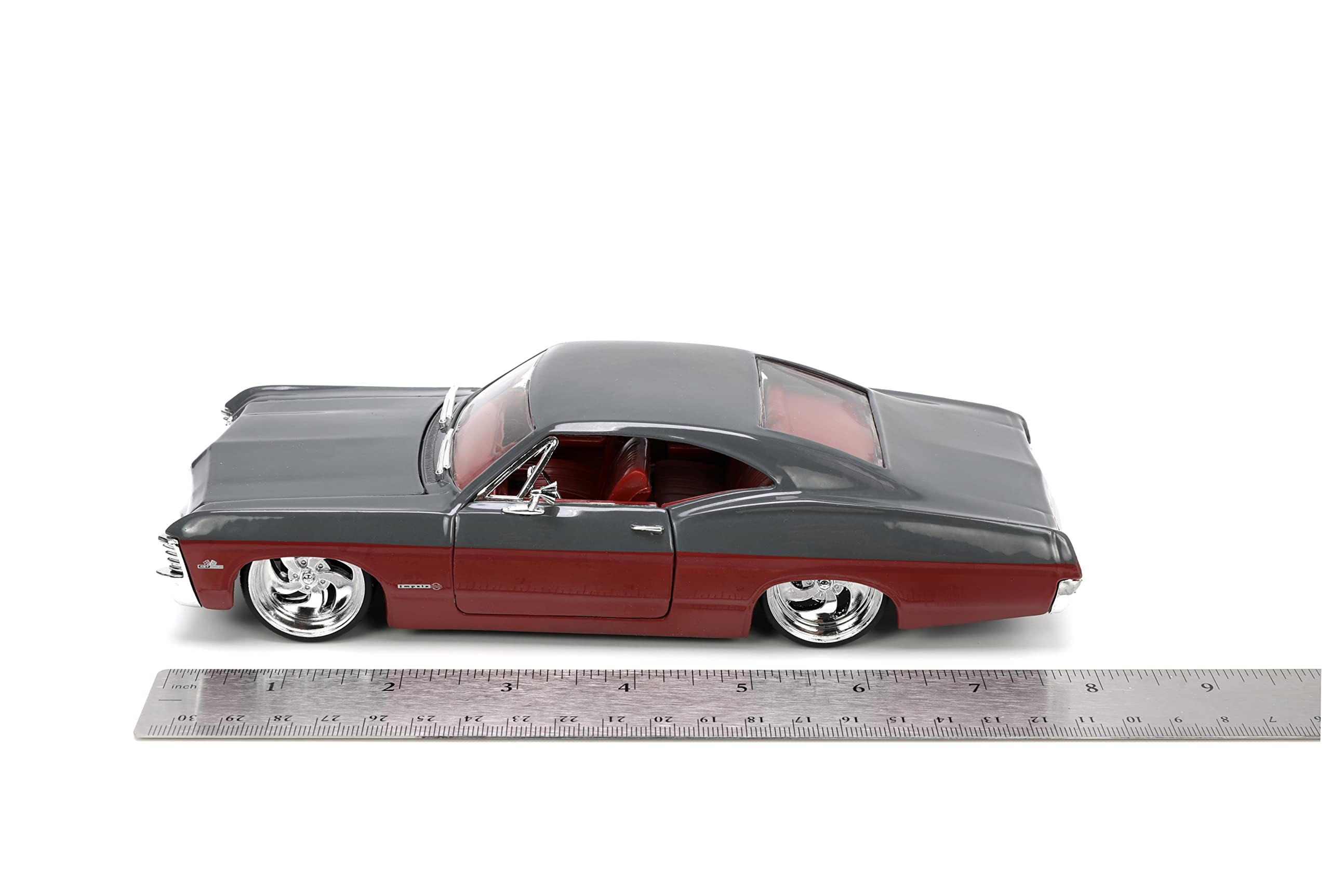Jada Toys 1:24 Scale 1967 Chevy Impala SS Die-Cast Model Car - Gray & Burgundy - Collectible Muscle Car for Kids & Adults - Perfect for Display, Gifts & Car Enthusiasts