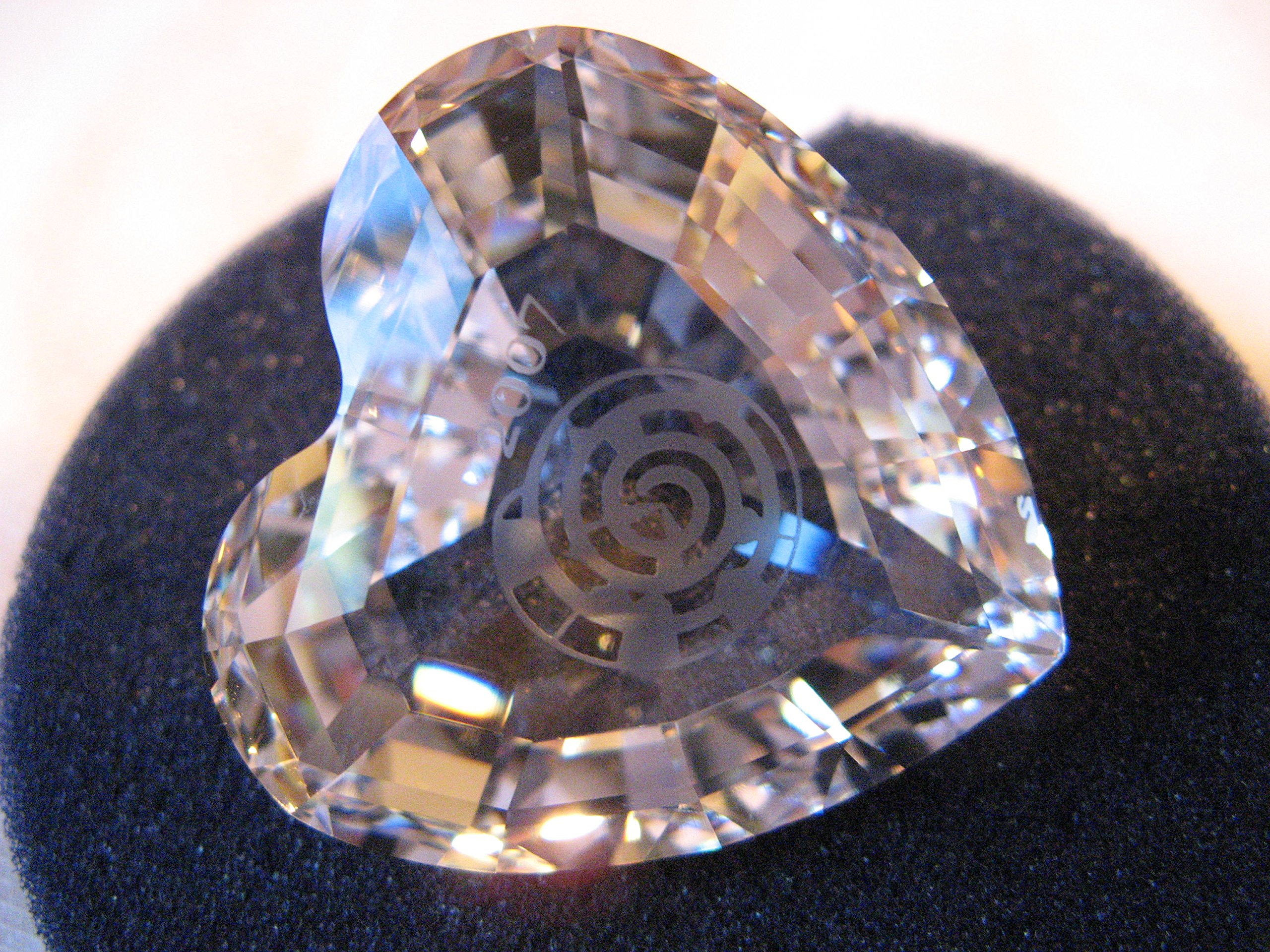 Swarovski SCS Heart 2007 Limited Edition Crystal Collectible - Perfect for Valentine's Gifts, Anniversary Presents & Special Occasions