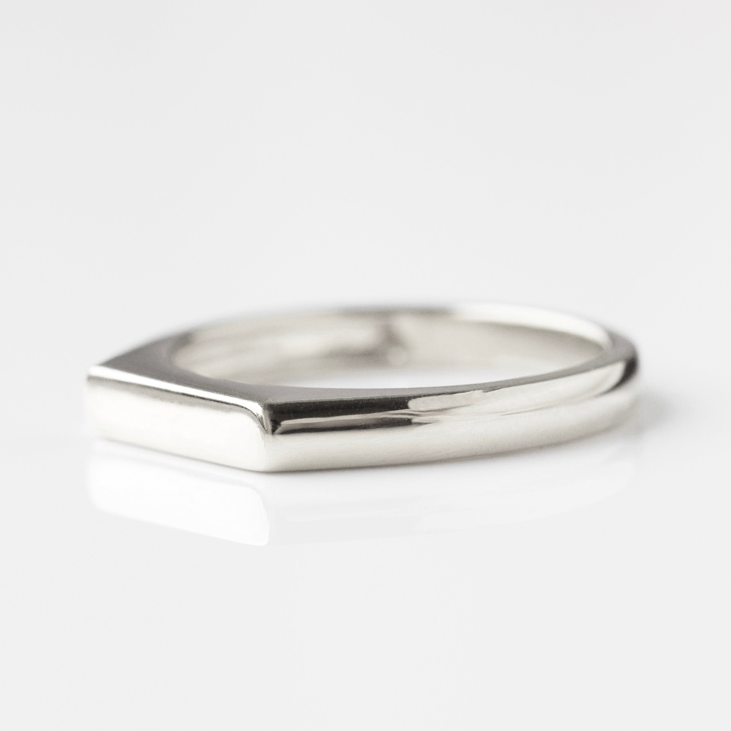 Personalized Vintage Signet Ring for Men & Women - Custom Engraved Initials & Symbols - Perfect for Weddings, Gifts & Everyday Wear