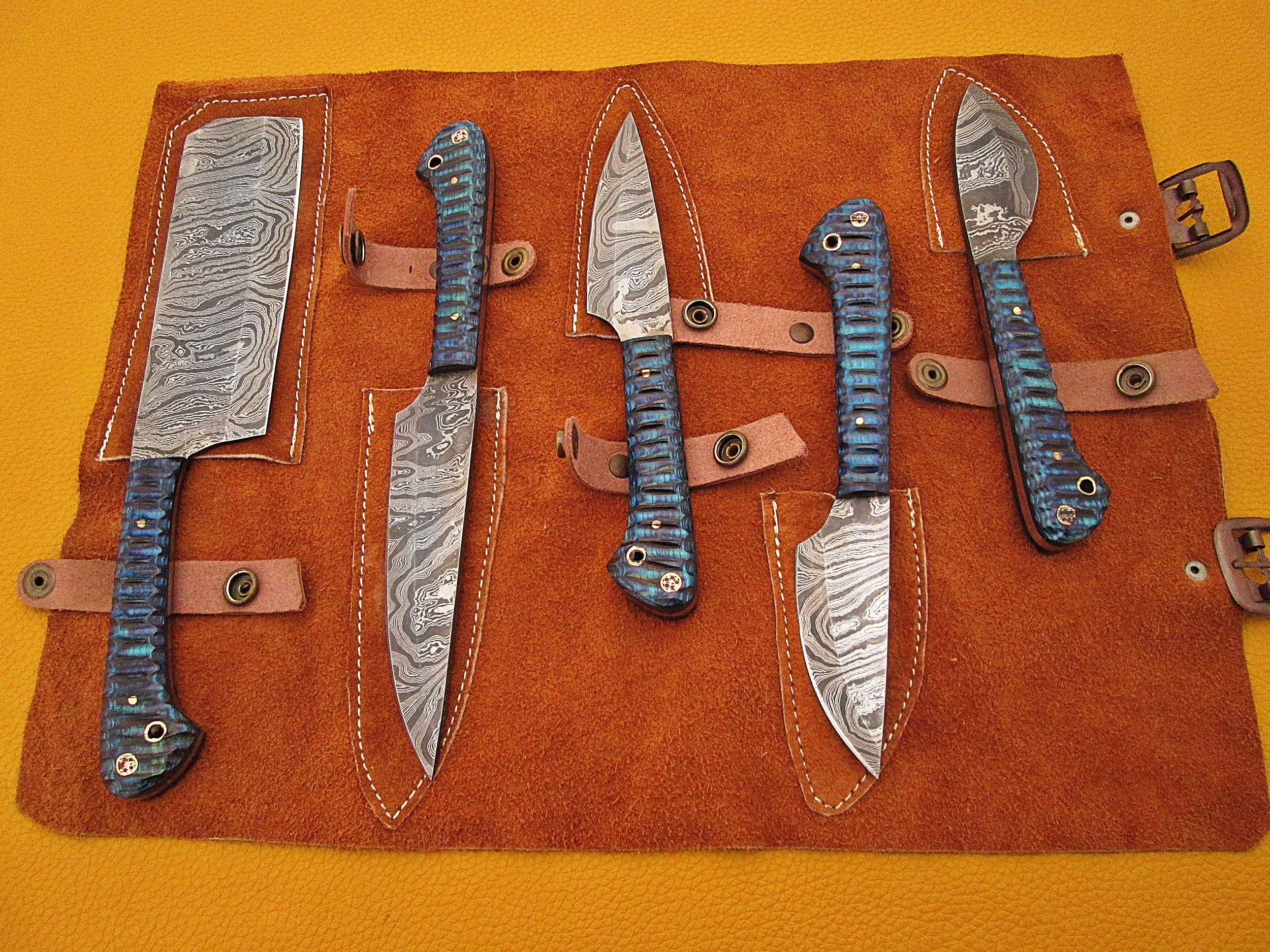 Hand-Forged Damascus Steel Full Tang Kitchen Knife Set - 5-Piece Chef Knives (10.6/9.6/9.0/8.0/7.6 Inch) with Blue Jigged Leather Sheath - Professional Cooking, Meat Cutting & Outdoor Camping Use