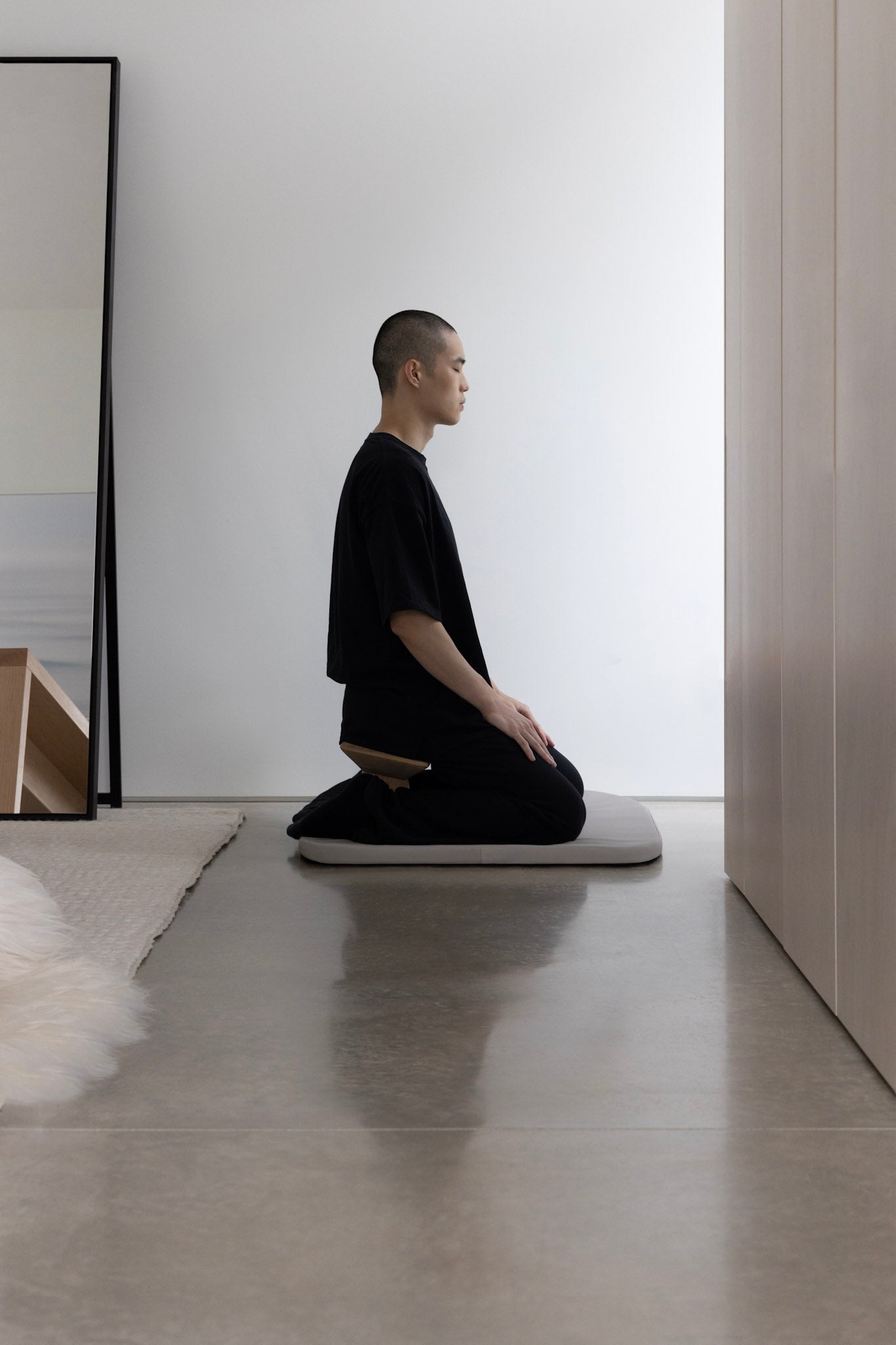 Premium Wooden Meditation Bench for Yoga & Zen Practice - Ergonomic Seiza Stool for Home, Temple & Outdoor Mindfulness