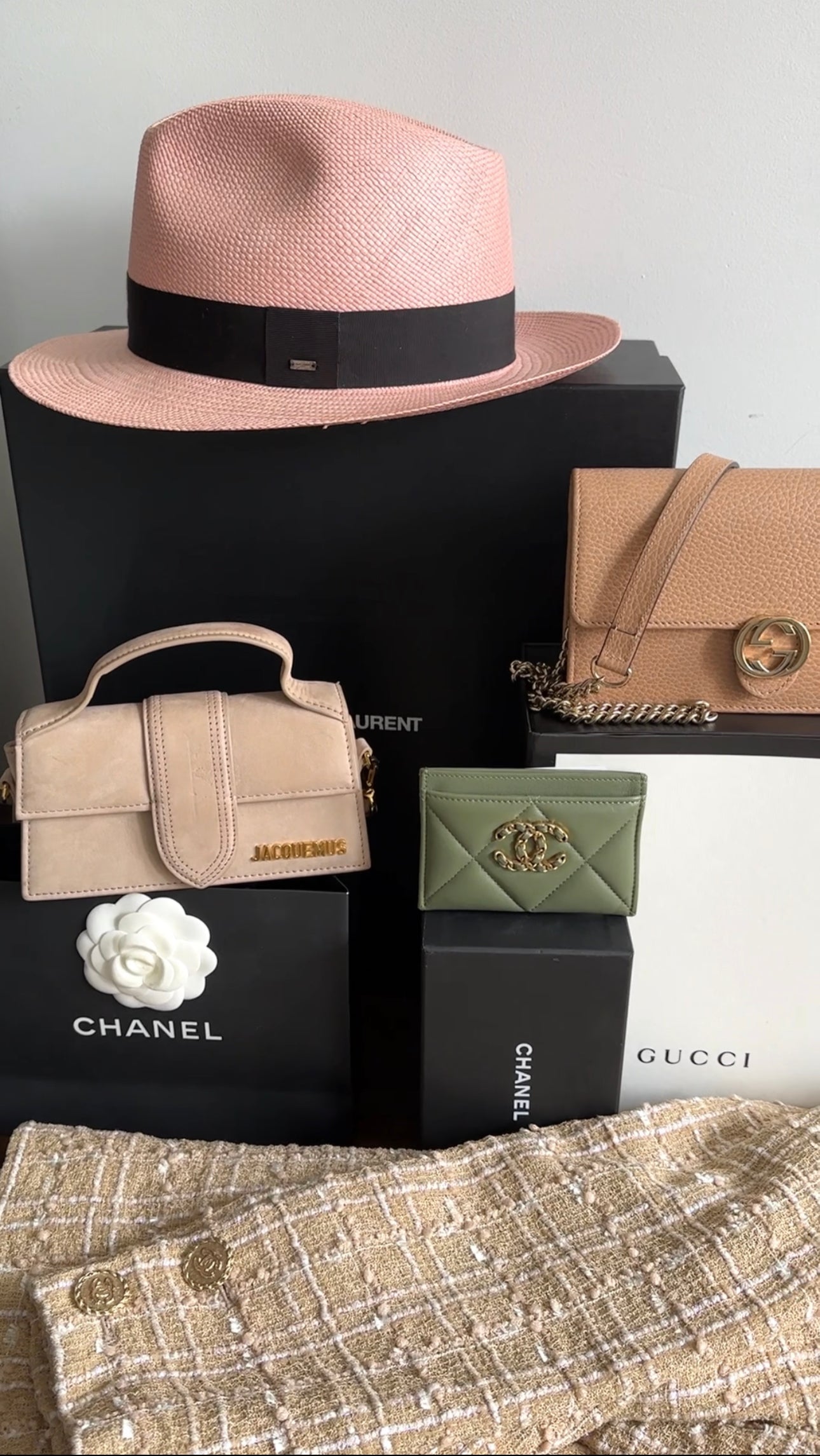 Chanel 21B Green Quilted Leather Card Holder Wallet - Luxury Designer O-Case for Credit Cards & Cash - Perfect for Everyday Use, Travel & Gifting
