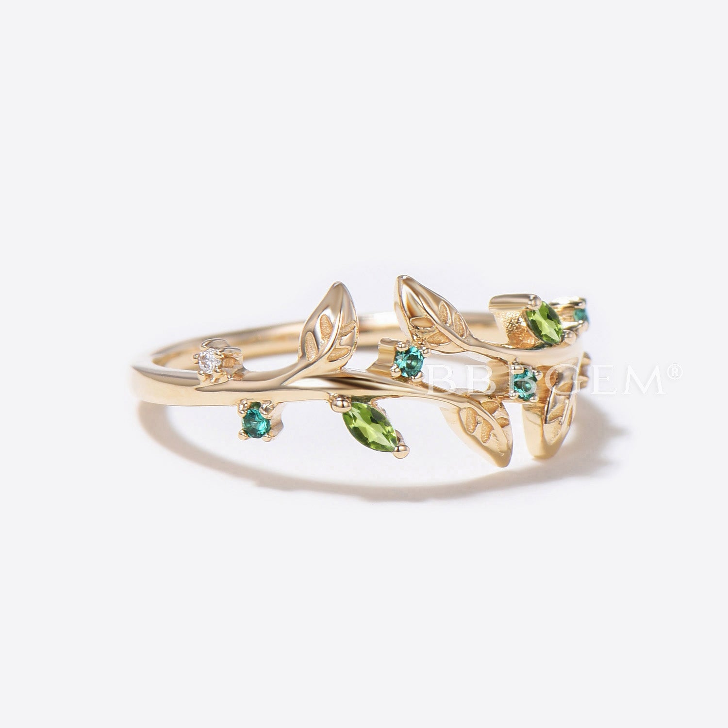 Peridot Emerald Engagement Ring - Nature Inspired Leaf Green Wedding Band for Women - Perfect for Outdoor & Boho Chic Ceremonies