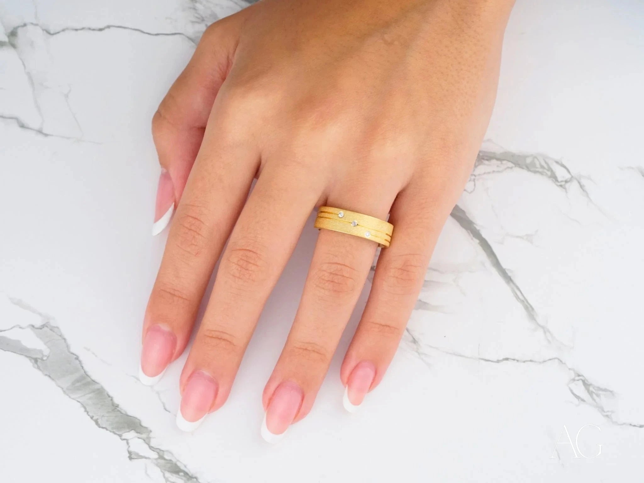 Orbit Lines Wedding Band Ring for Men & Women - Elegant & Durable Tungsten Carbide Wedding Ring - Perfect for Engagement, Anniversary & Special Occasions