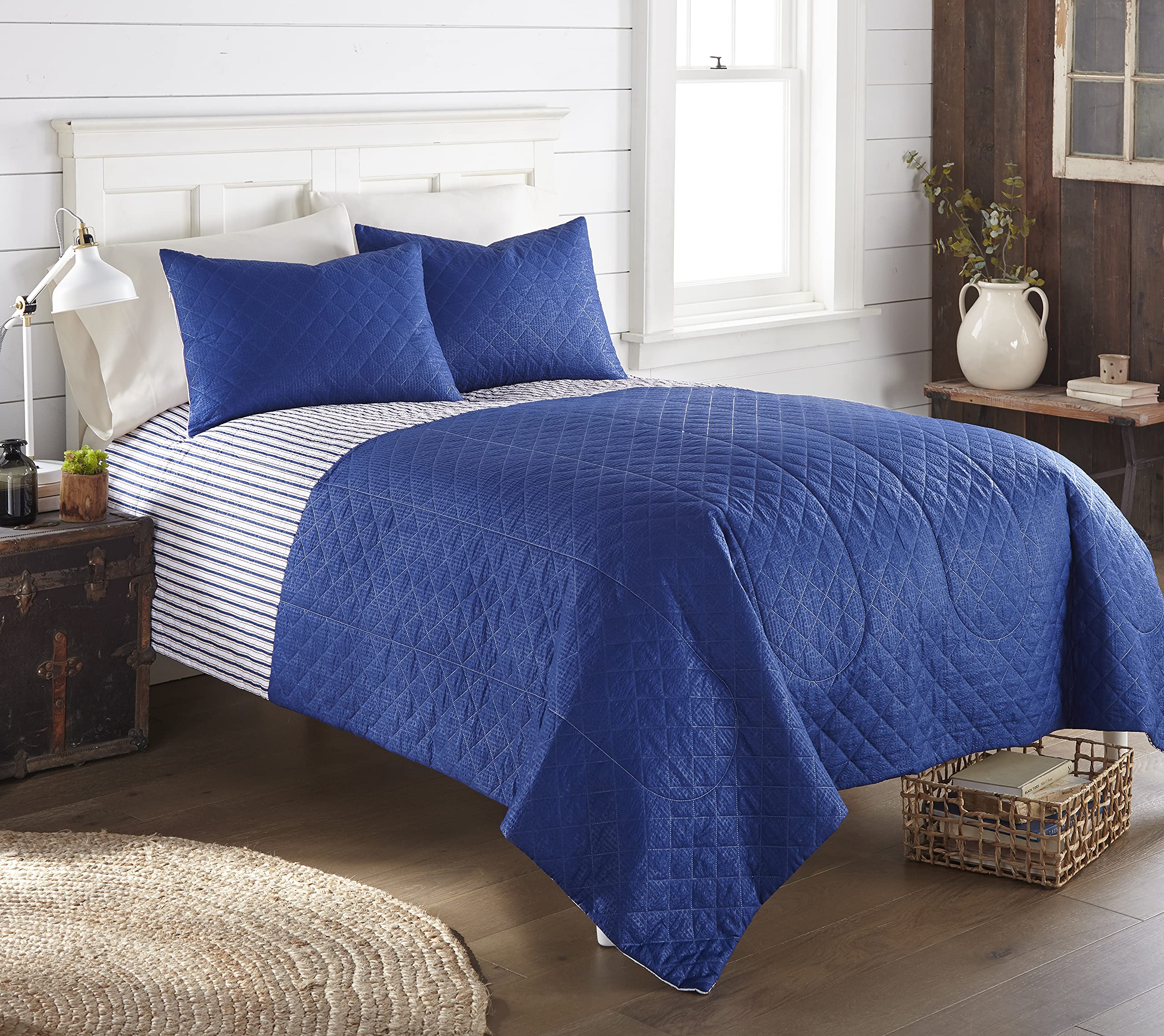 Shavel Home Products 6-in-1 Seersucker Quilt Set King Size - Americana Stripe Bedding Set with Comforter, Sheets & Pillowcases - Perfect for Master Bedroom, Guest Room & Cozy Home Decor