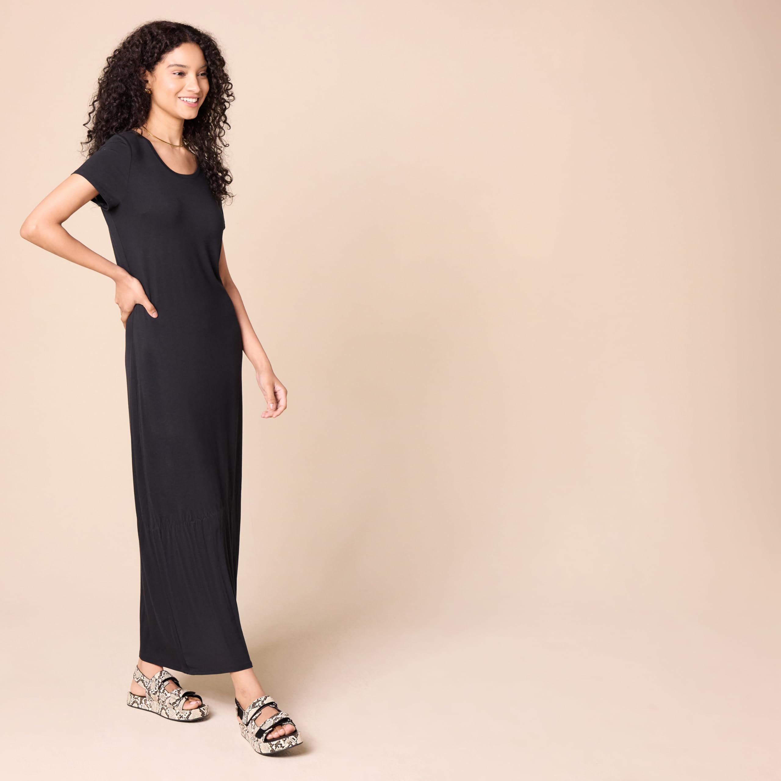 Amazon Essentials Women's Short-Sleeve Maxi Dress - Flowy Casual Summer Dress with Pockets, Plus Size Options | Perfect for Beach, Vacation & Everyday Wear