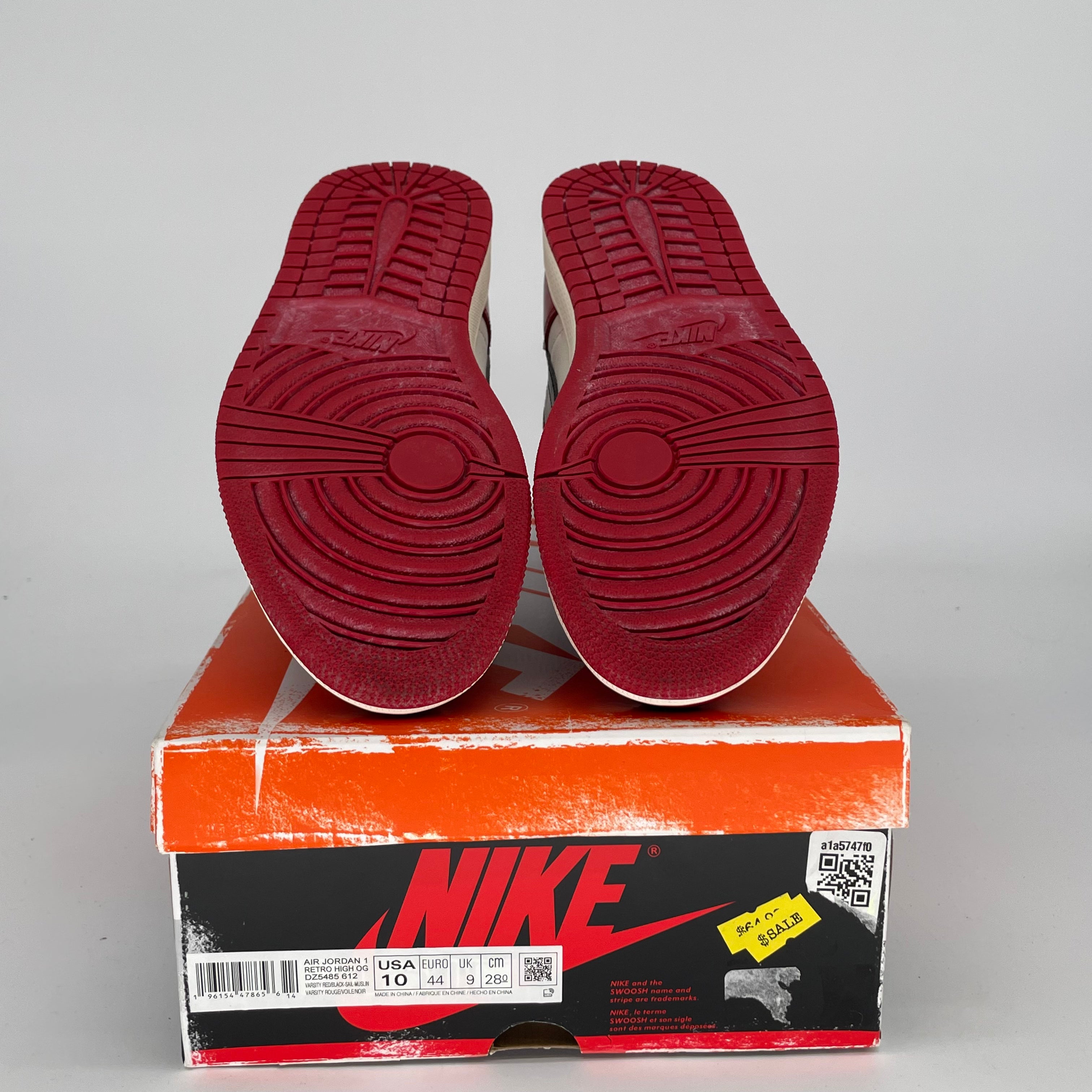 Original Title: AIR JORDAN 1 CHICAGO LOST AND FOUND SIZE 10/11.5W DZ5485 612   Optimized Title: **Authentic Air Jordan 1 Retro High OG 'Chicago Lost & Found' Sneakers - Men's Size 10 / Women's 11.5W (DZ5485-612) - Perfect for Streetwear & Basketball Fashion**