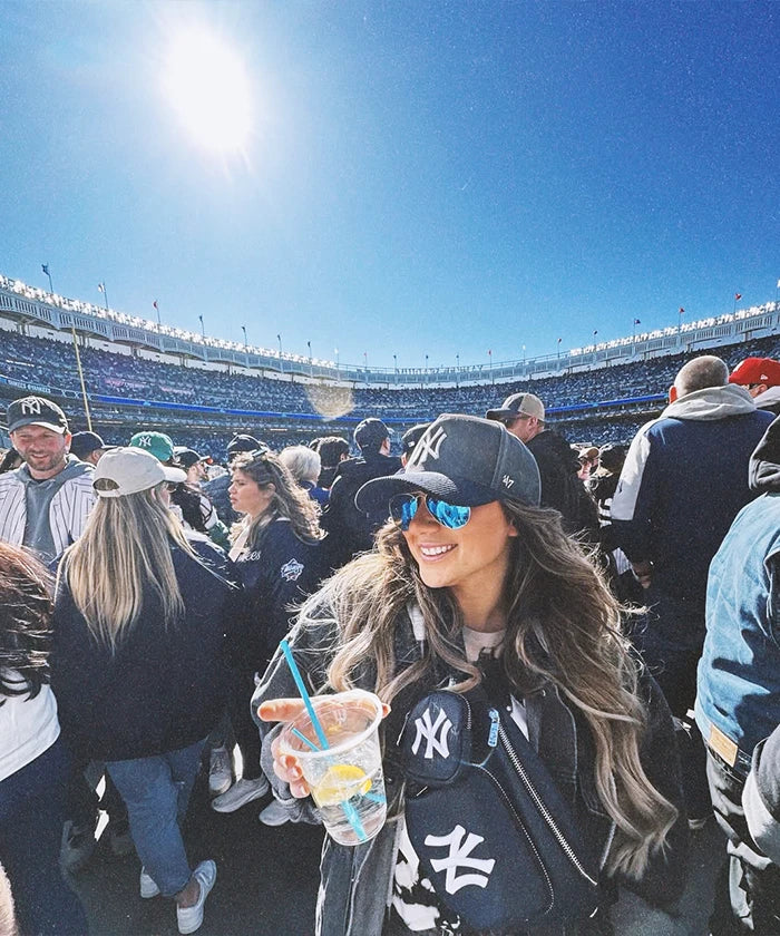 MLB New York Yankees Fanny Pack Waist Bag - Official Licensed Baseball Fan Gear for Men & Women - Perfect for Games, Concerts & Travel Accessories