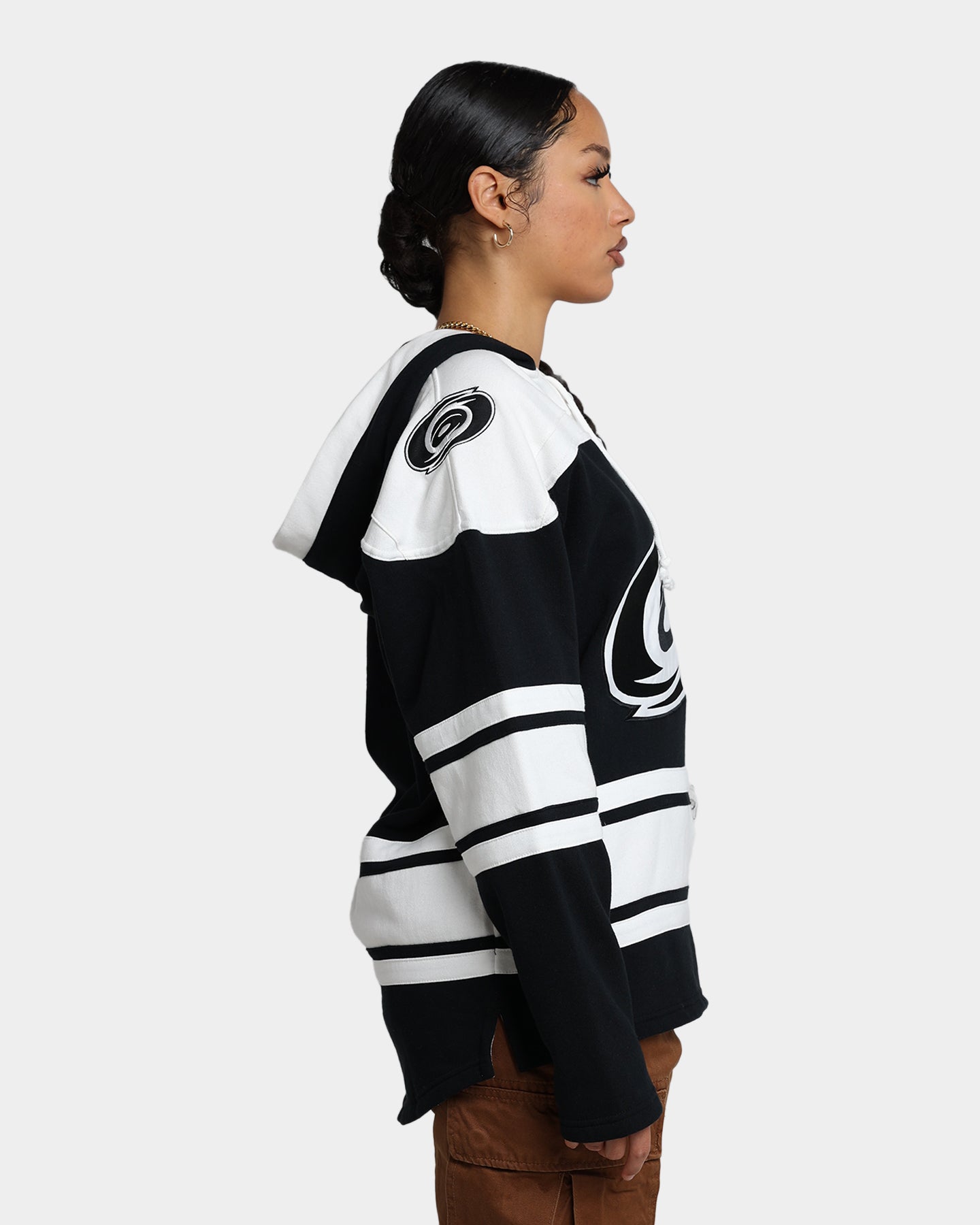47 Brand Carolina Hurricanes Superior Lacer Hoodie - Men's NHL Pullover Sweatshirt with Premium Stitching (Jet Black) - Perfect for Game Day, Tailgating & Casual Winter Wear