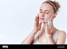 BEAUTY ARK GLOW PLEX FACE WASH 75ml - Gentle Cleansing Foam for Brightening & Hydrating Skin - Perfect for Daily Skincare Routine & Travel