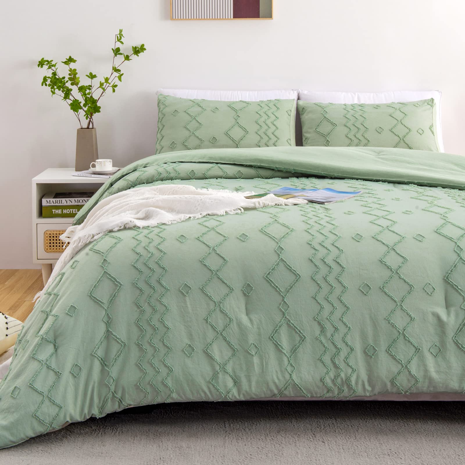 Andency Green Tufted Comforter Set Full Size (79x90 Inch) - 3 Piece Boho Farmhouse Bedding with Geometric Design, Soft Microfiber Down Alternative Comforter & 2 Pillow Shams - Perfect for Guest Rooms, Master Bedrooms & Cozy Farmhouse Decor