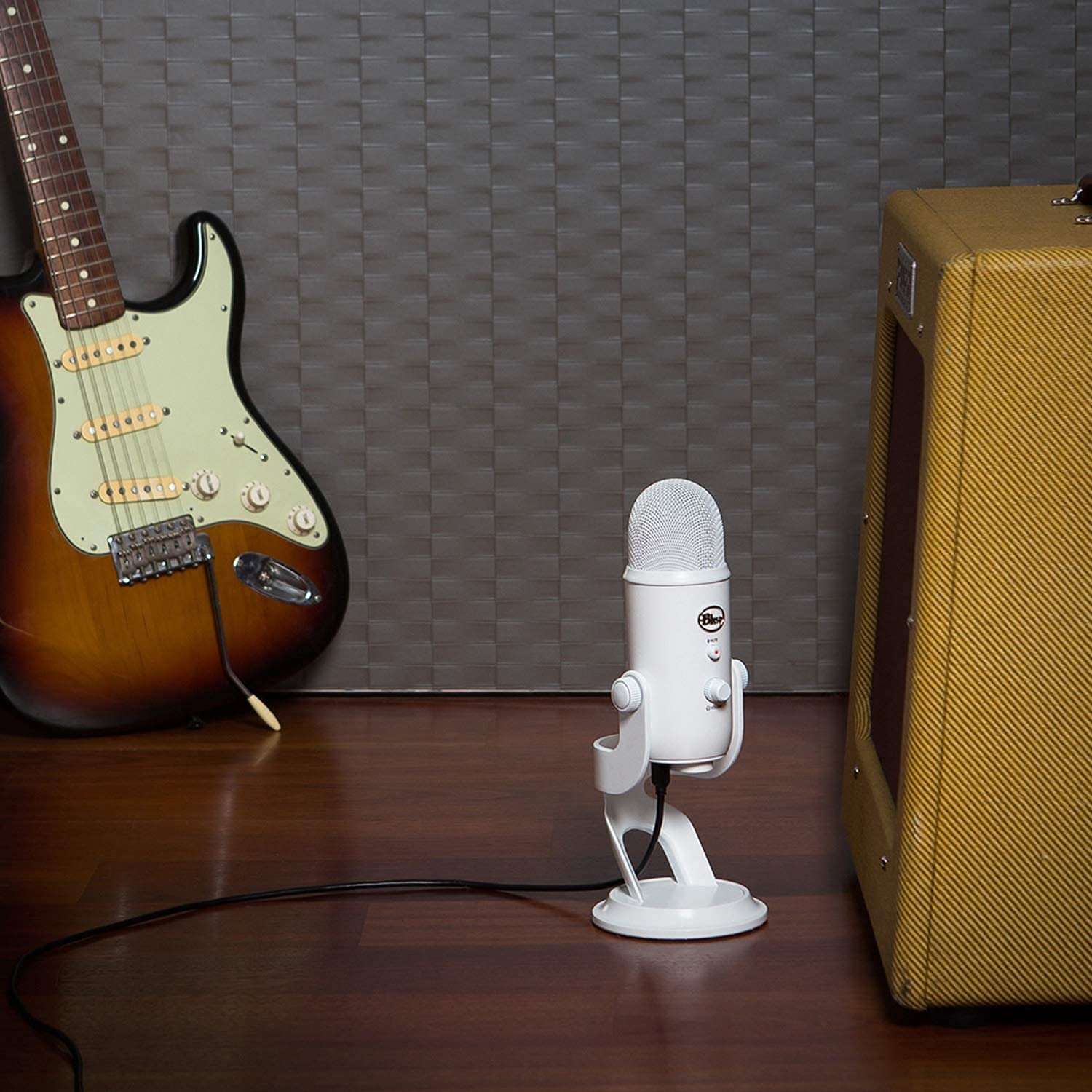 Logitech Blue Yeti USB Microphone for PC - Professional Condenser Mic for Podcasting, Gaming, Streaming & Studio Recording (White) - Perfect for Home Studios, Twitch Streamers & YouTube Content Creators