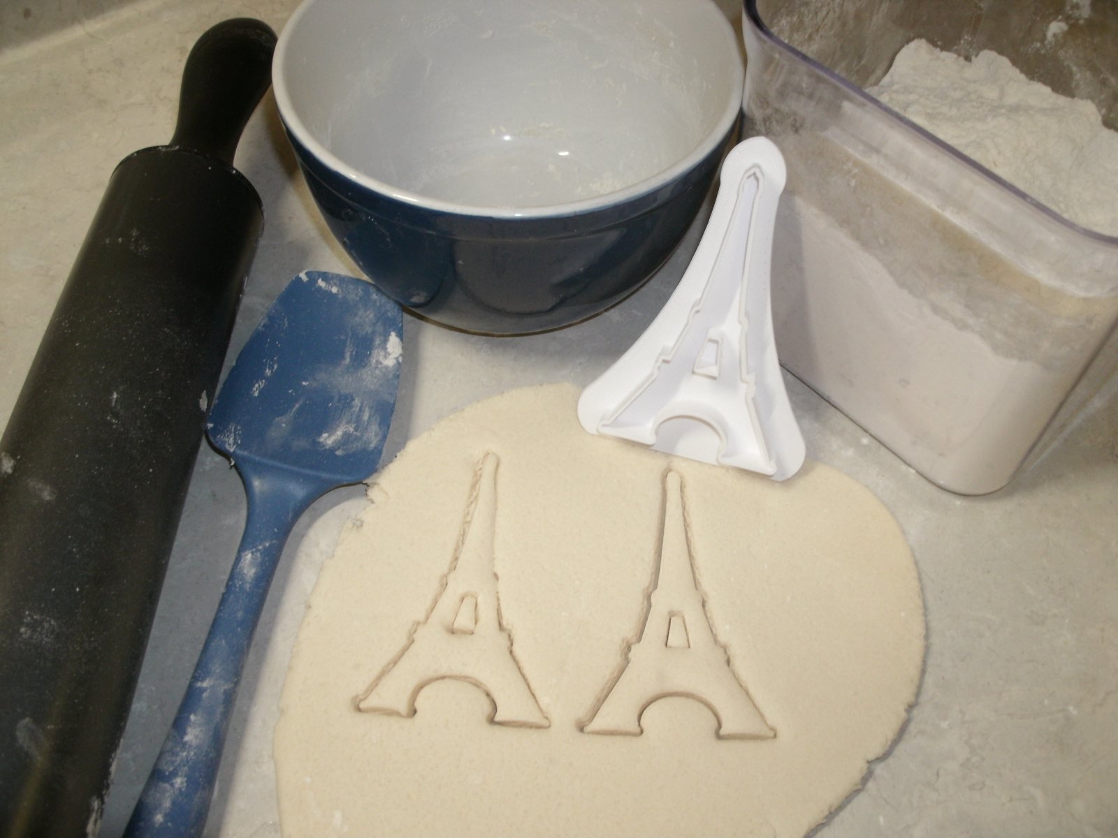 Eiffel Tower Paris France Cookie Cutter - Stainless Steel Baking Decor Tool - Made in USA (PR482) - Perfect for French-Themed Cookies, Cupcakes & Party Decorations