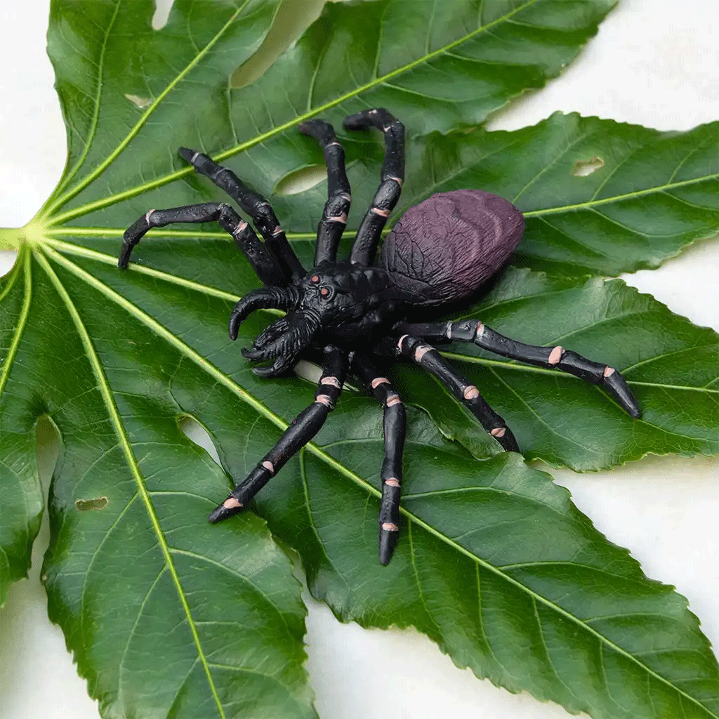 Realistic Tarantula Toy - Lifelike Fake Spider Prank for Halloween & Scare Pranks - Perfect for Party Decor, Gag Gifts, and Halloween Costume Accessories
