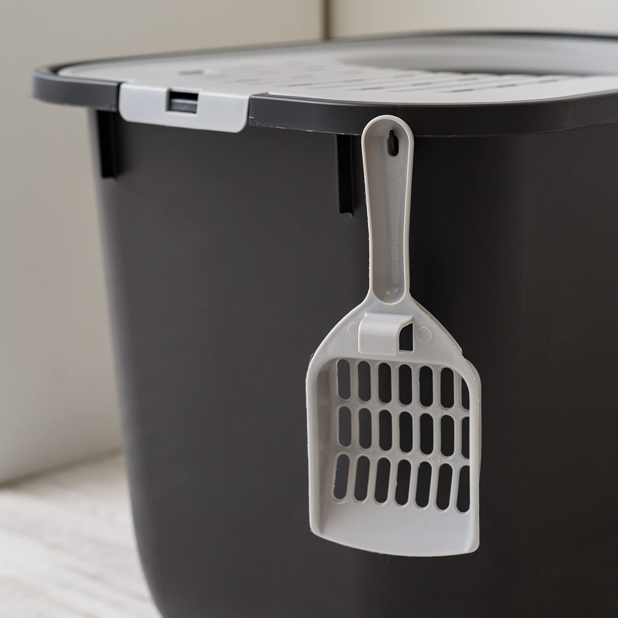 IRIS USA Large Top Entry Cat Litter Box with Scoop & Litter Catching Lid - Enclosed Kitty Litter Box for Odor Control (Black/Gray) - Perfect for Small Spaces & Multi-Cat Homes