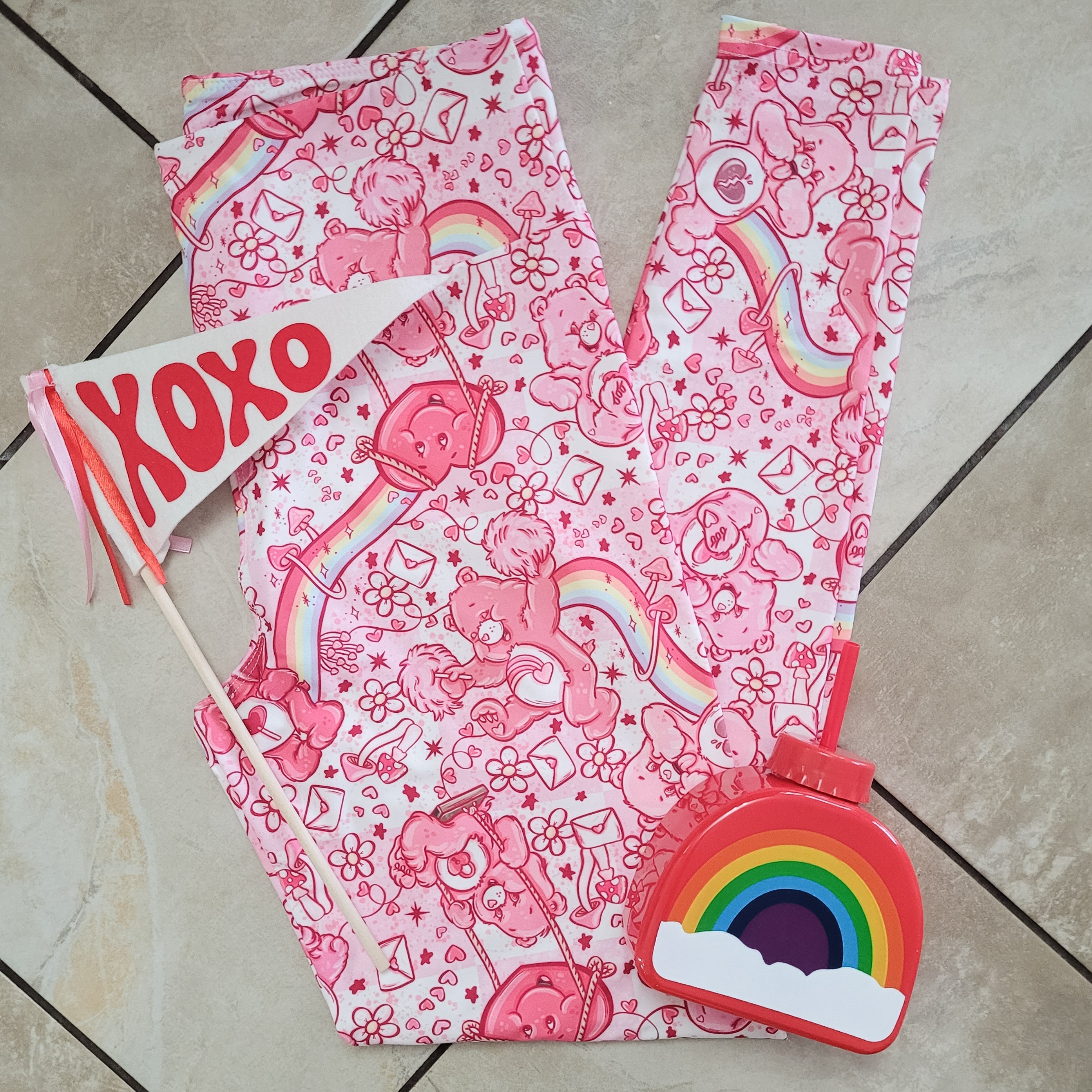 Vintage 1980s Cartoon Hearts Valentine's Day Love Print High-Quality Handcrafted Vibrant Leggings for Women - Perfect for Valentine's Gifts, Date Nights & Retro Fashion Outfits