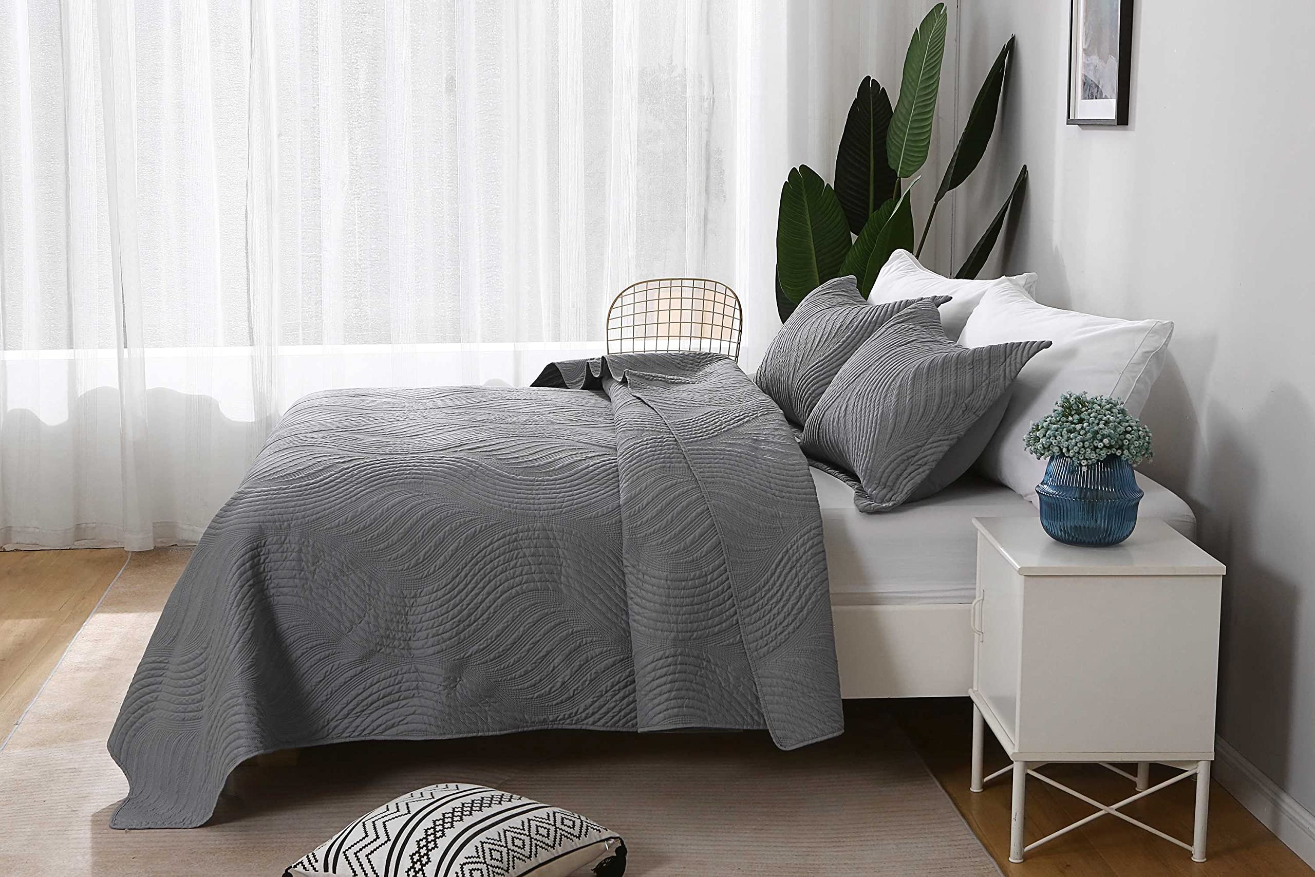 Lightweight Twin Size Gray Bedspread Quilt Set - 2 Piece All Season Bedding (1 Quilt + 1 Pillow Sham) for Cozy Bedroom Decor & Guest Room Essentials