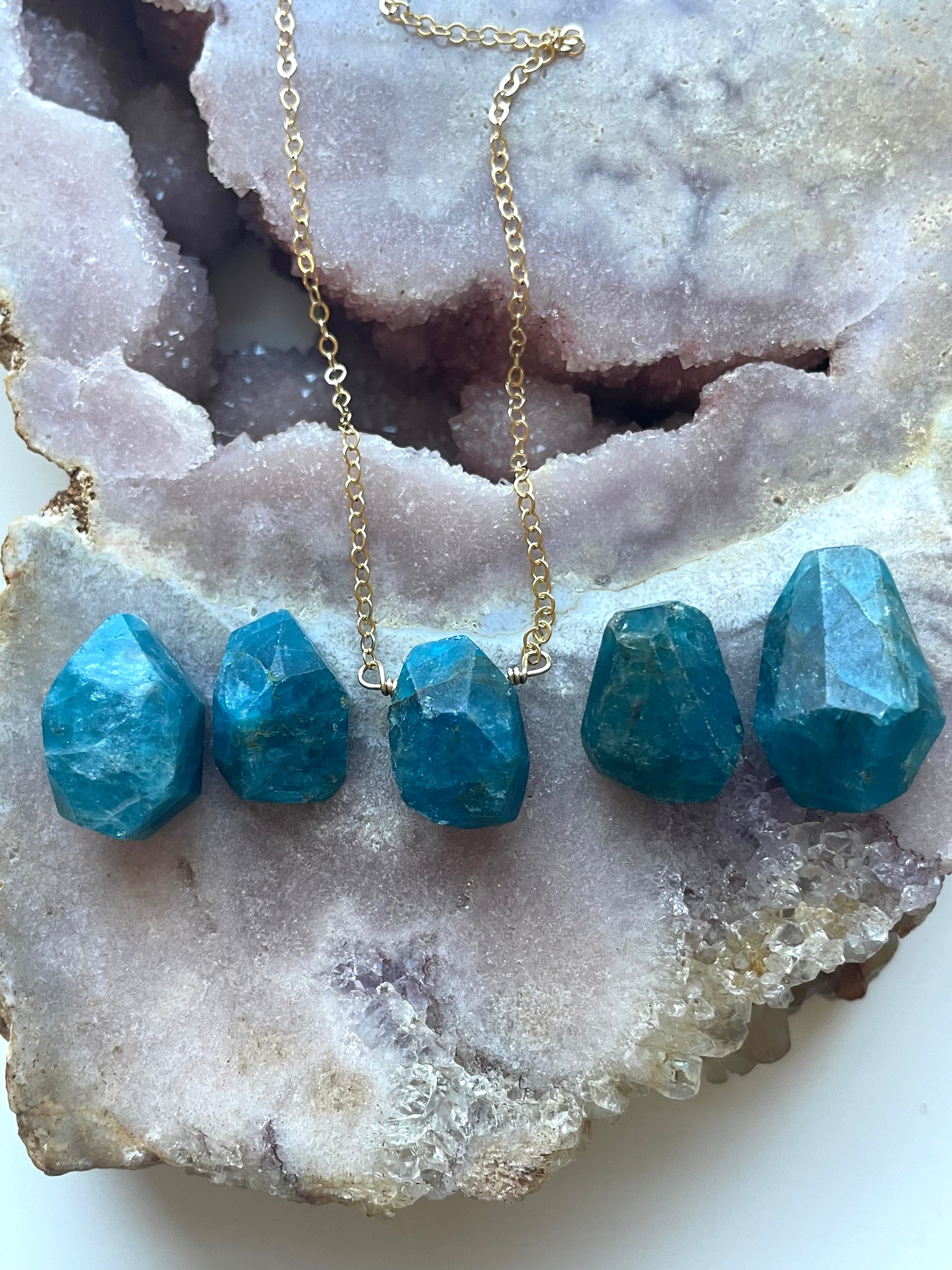 Natural Raw Apatite Necklace for Women - Healing Crystal Jewelry for Energy Balance & Chakra Alignment | Perfect for Meditation, Yoga & Spiritual Gifts