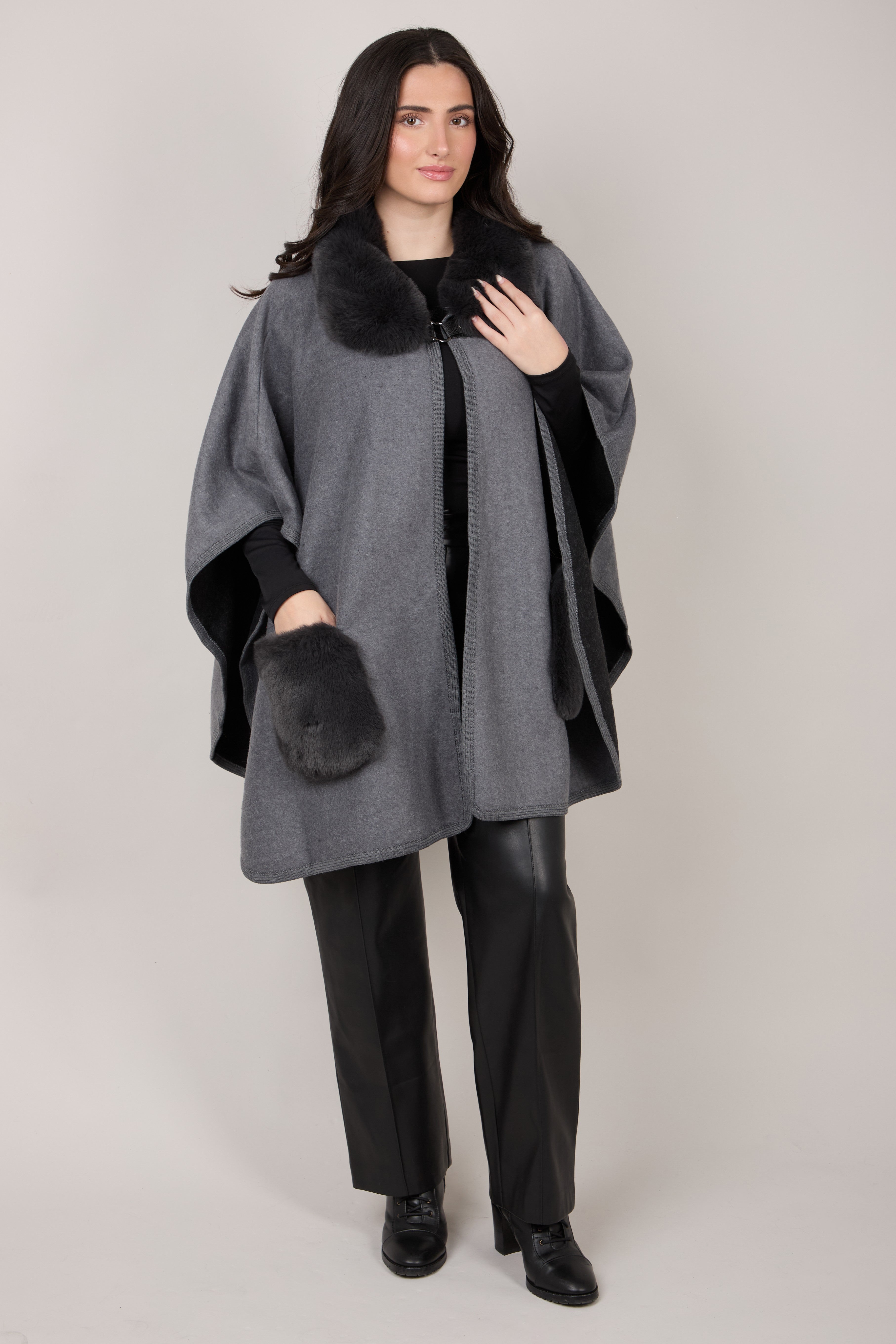 Soft Faux Fur Pocket Kimono Robe - Cozy Women's Loungewear for Home Relaxation & Spa Days