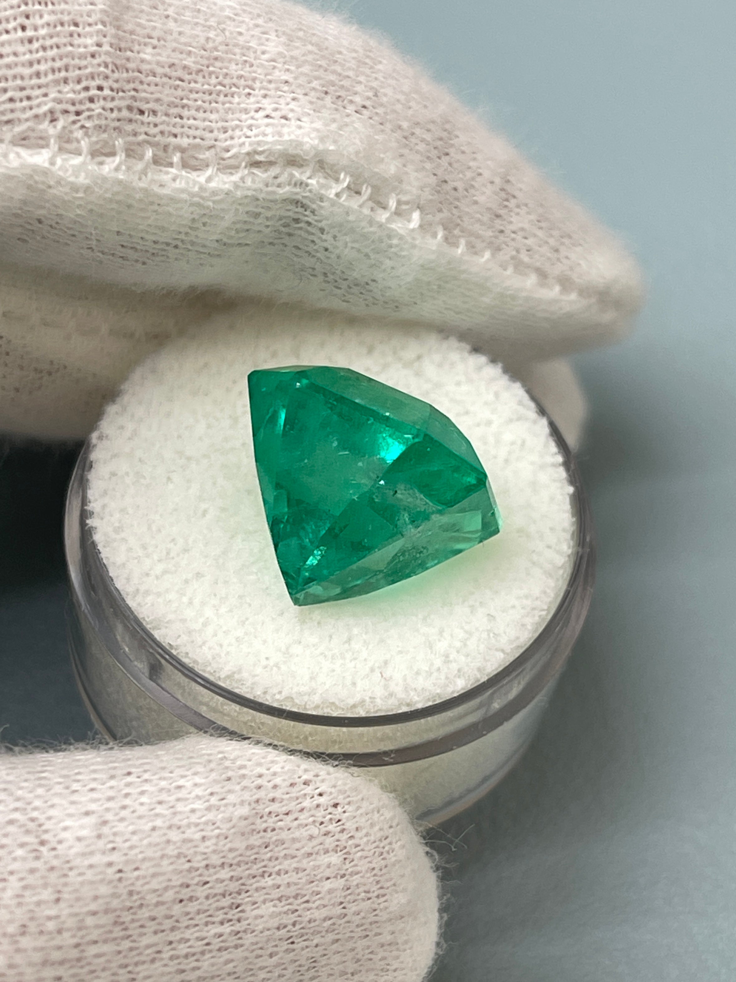 14.83 Carat AAA+ Colombian Loose Emerald - Asscher Cut Gemstone for Jewelry Making & Engagement Rings