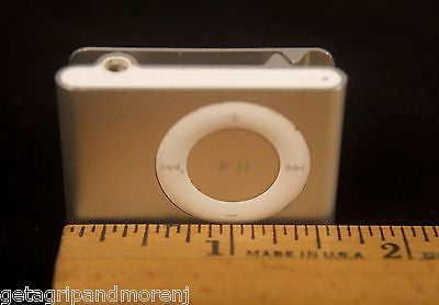 Apple iPod Shuffle 2nd Generation 1GB Silver MA564LL/A - Portable Music Player for Running, Gym & Travel