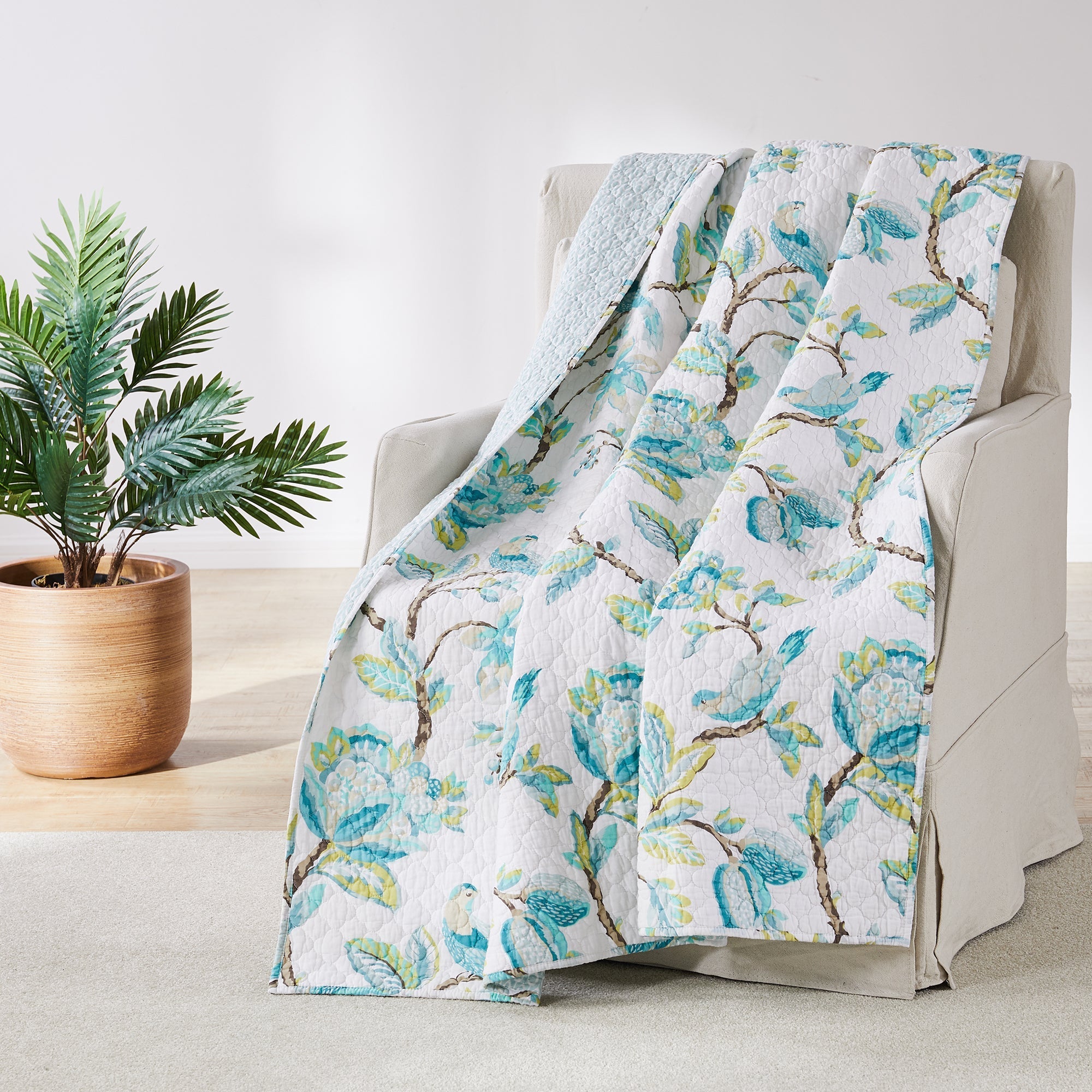 Cressida Quilted Throw Blanket - Soft & Cozy Lightweight Bedspread for Couch, Sofa, Bed - Perfect for Living Room, Bedroom Decor & Winter Warmth