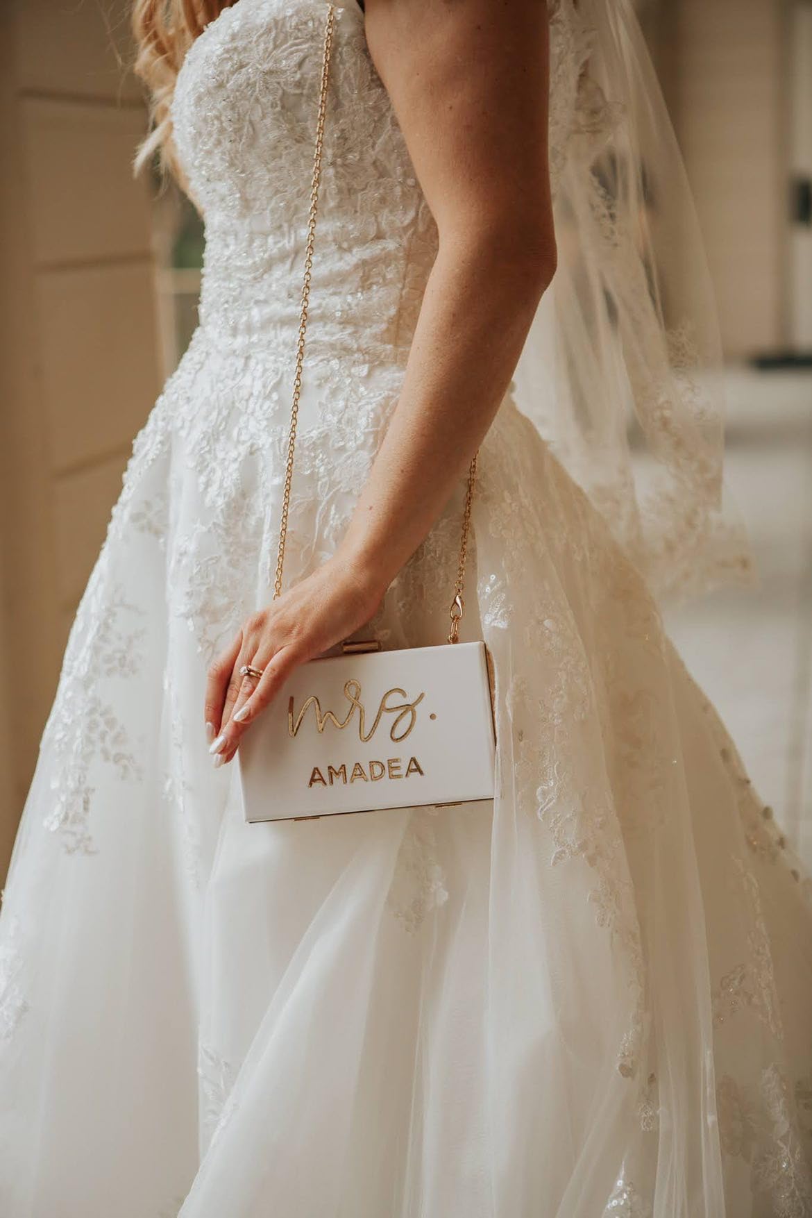 ModParty Mrs Personalized Clutch Purse - White & Gold Acrylic Bride Purse for Engagement, Bridal Shower & Honeymoon | Elegant Wedding Accessory with Removable Chain | Perfect for Bridal Parties, Bachelorette Events & Romantic Getaways