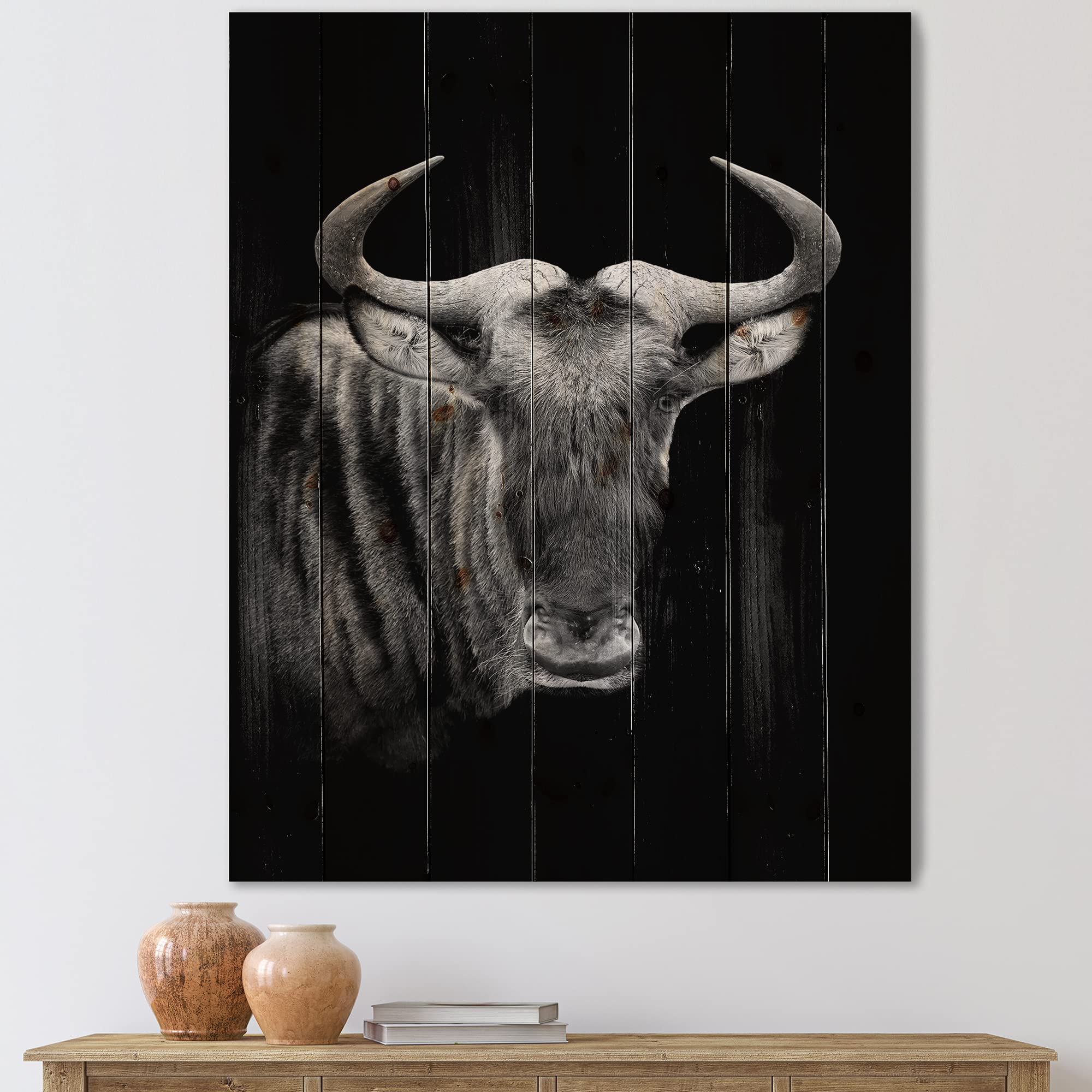 DesignQ Monochrome Wildebeest Portrait - Farmhouse Wood Wall Decor, Black Wood Wall Art, Large Animal Wood Panels Printed on Natural Pine - Perfect for Living Room, Bedroom & Office Decor