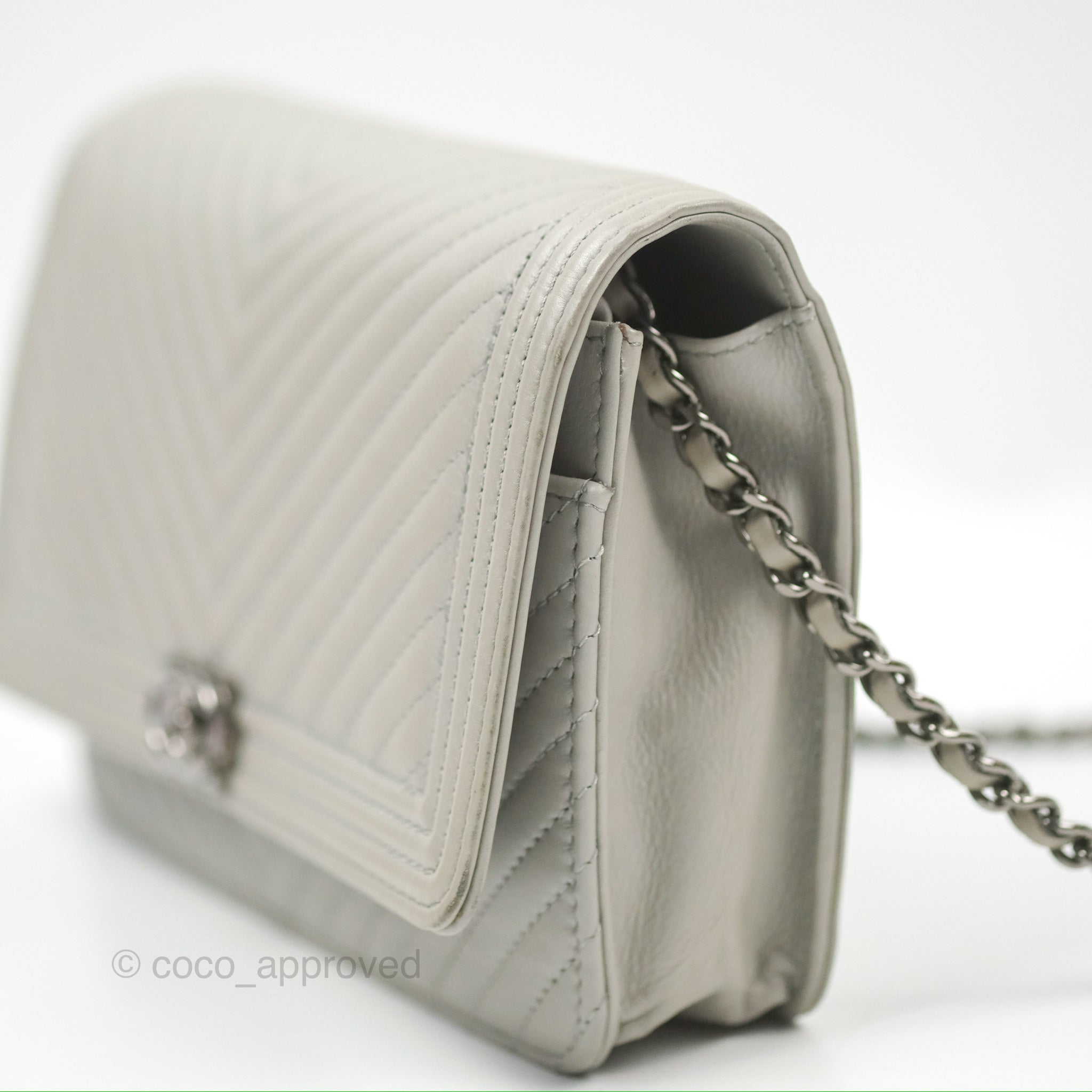 Chanel Chevron Boy Wallet on Chain WOC in Grey Lambskin with Gun Metal Hardware - Luxury Crossbody Bag for Women, Perfect for Evening Events & Daily Use