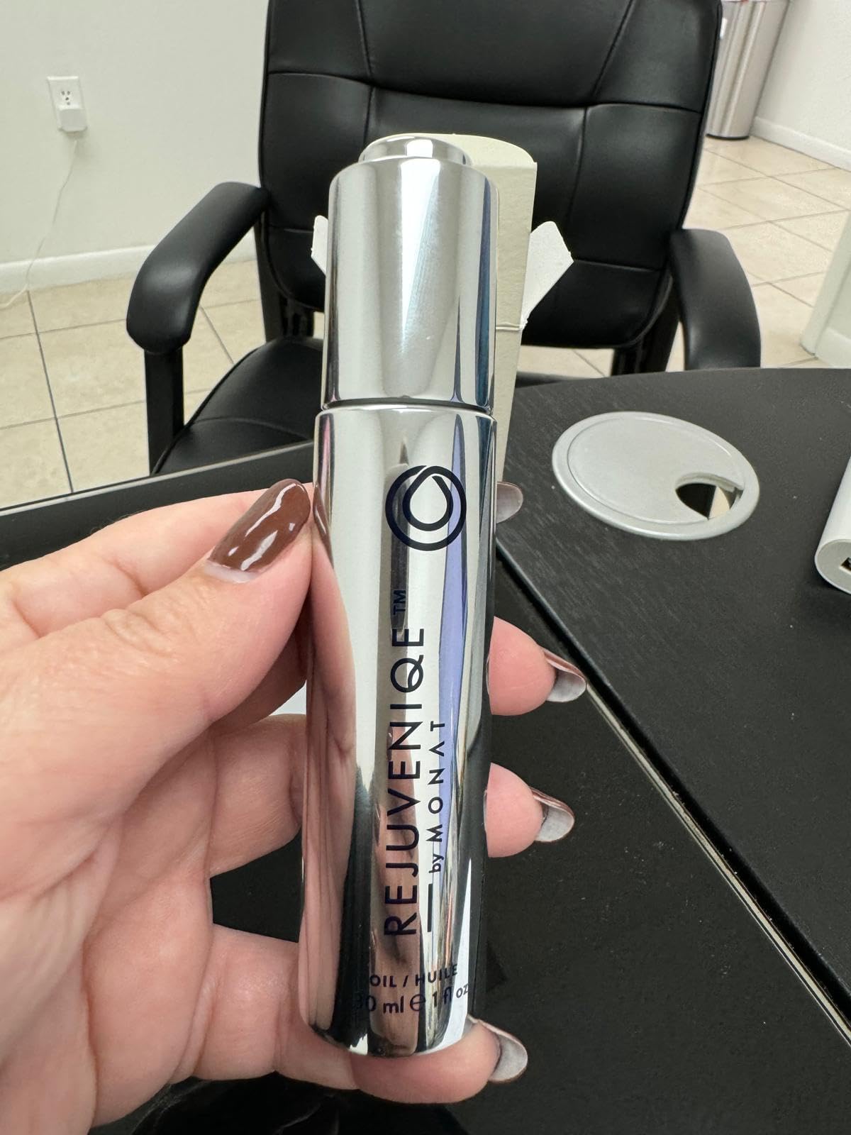 MONAT REJUVENIQE Oil – Multipurpose Hair & Skin Treatment with 13+ Natural Plant & Essential Oils – Hydrates, Strengthens, Reduces Frizz & Boosts Shine – 30ml (1.0 fl oz) – Perfect for Dry Hair, Split Ends & Skin Hydration – Great for Daily Use & Travel