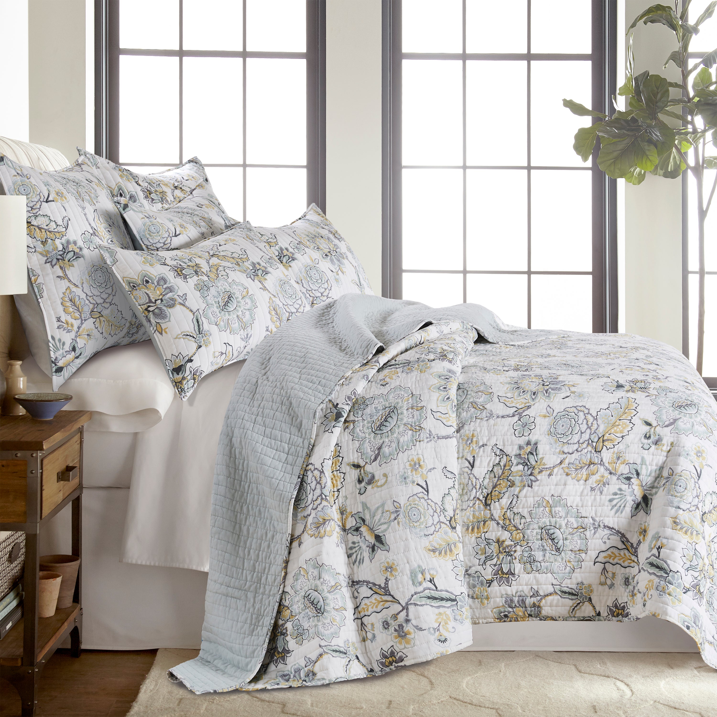 Ophelia Queen Size Quilt Set - 3 Piece Bedding Comforter with Pillow Shams, Soft Microfiber for All Seasons - Perfect for Master Bedroom, Guest Room & Cozy Home Decor