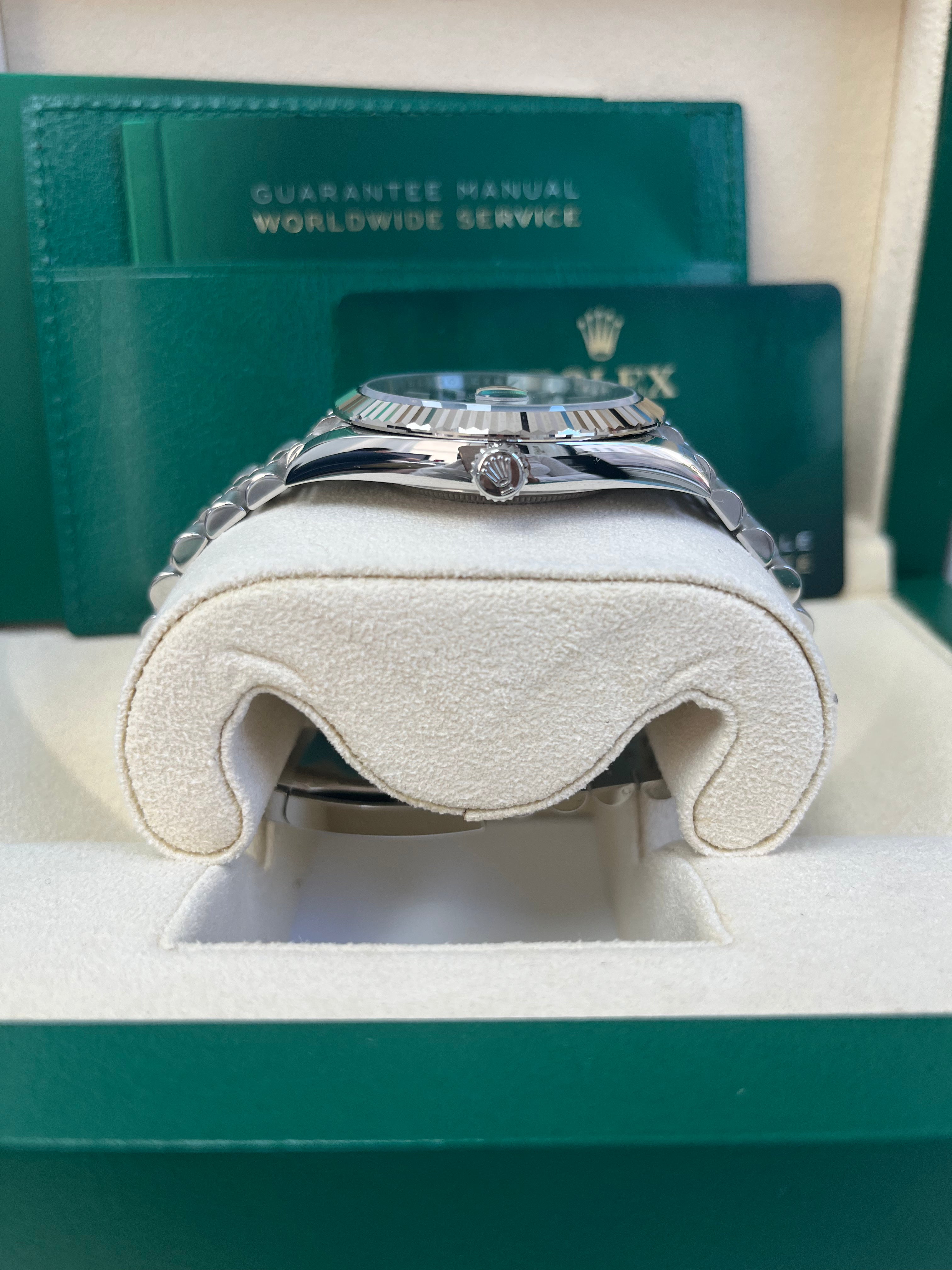 Rolex DateJust 41mm Oystersteel Watch with Mint Green Dial, Fluted Bezel & Jubilee Bracelet (Ref.126334) - Luxury Dress Watch for Business & Formal Occasions