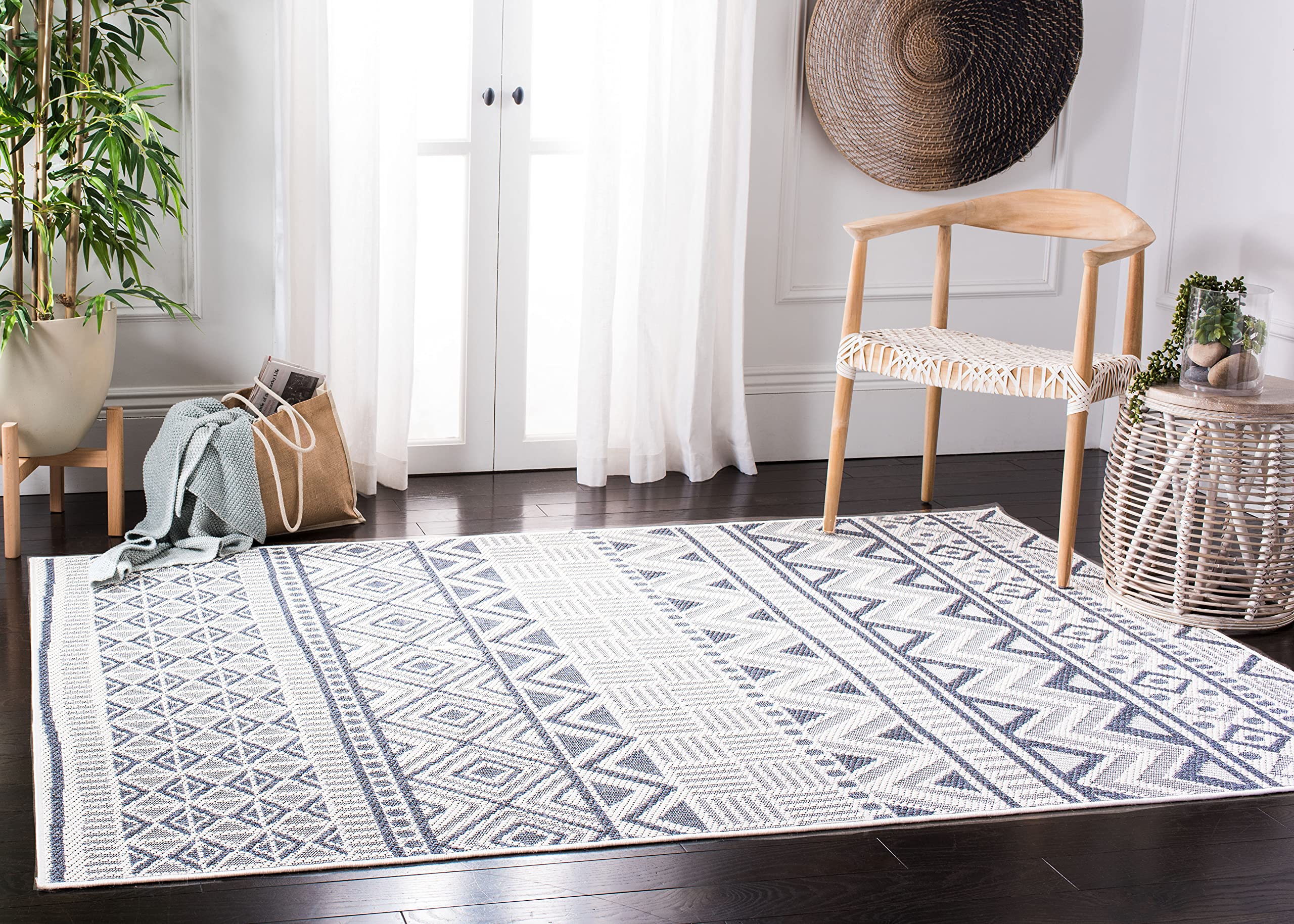 SAFAVIEH Bermuda Collection 8' x 8' Square Area Rug - Cream & Navy Non-Shedding Machine Washable Indoor Outdoor Rug - Easy Care Washable for Patio, Backyard, Mudroom, Living Room & Bedroom (BMU818A)